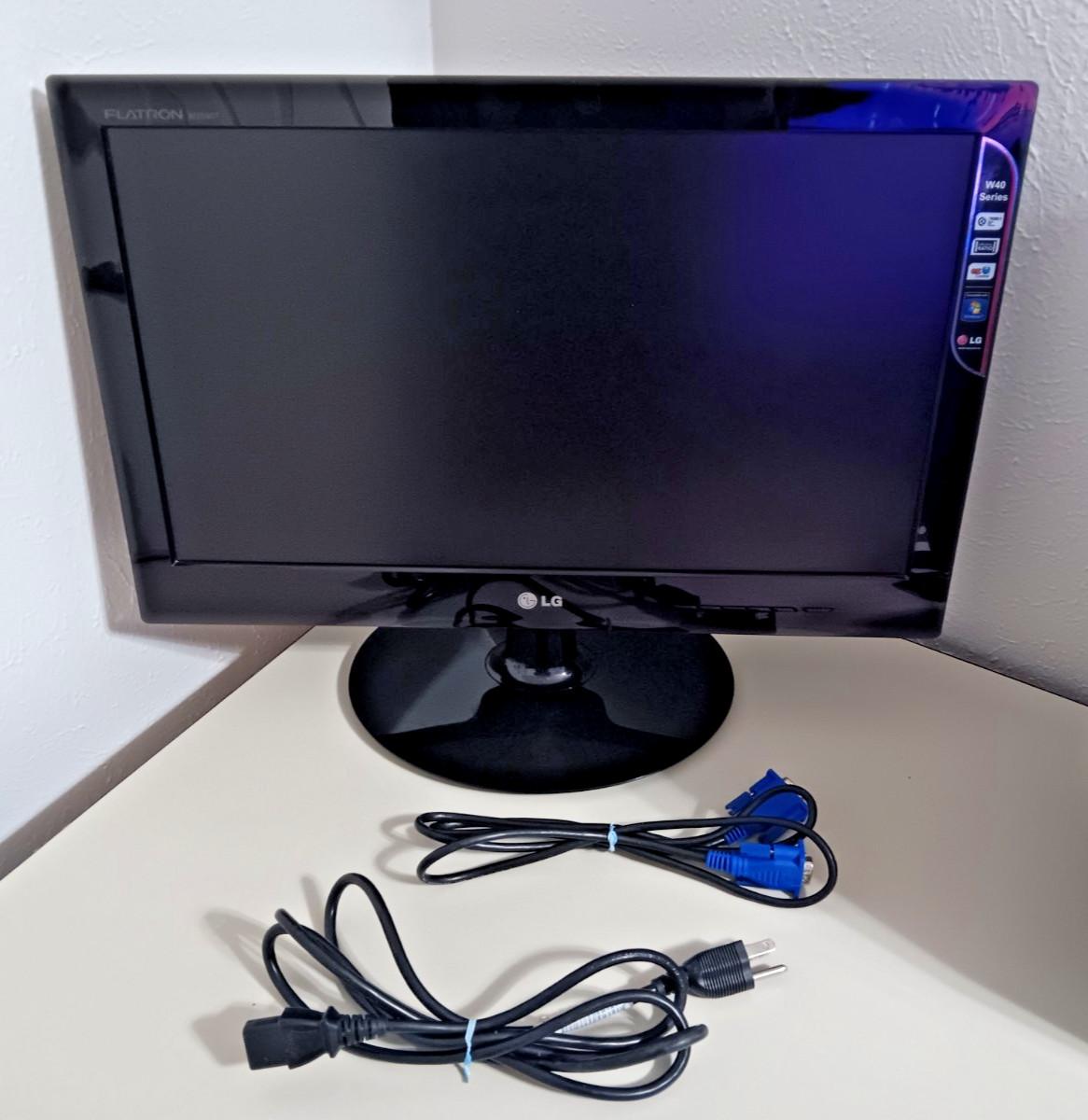 LG Flatron 20" Monitor #W2040T-PN Tested Excellent with VGA D-Sub & Power Cable