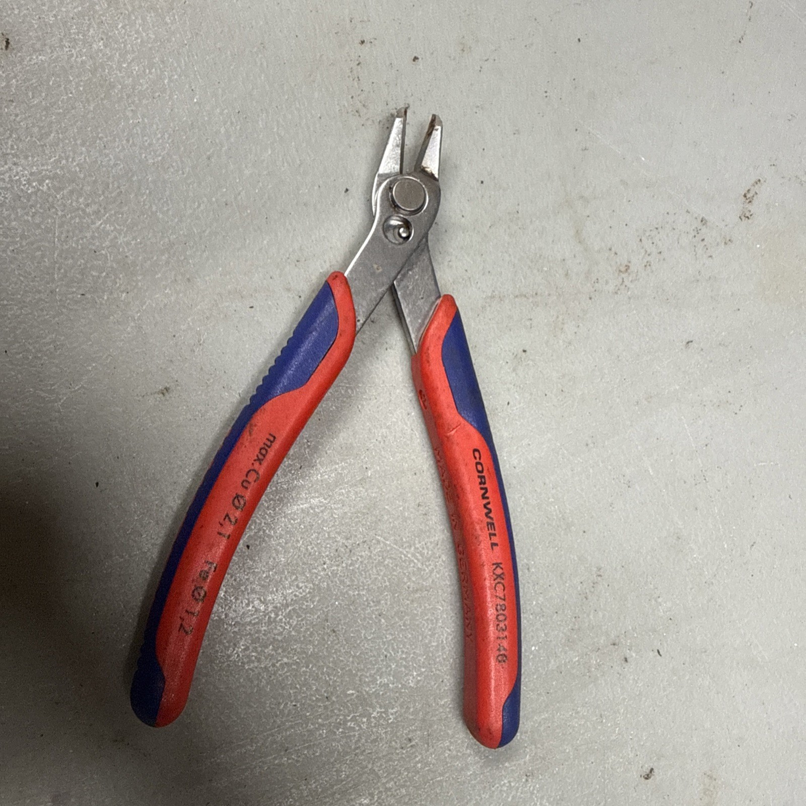 Cornwell Tools Knipex  Kxc7803140 Cutters Red/ Blue