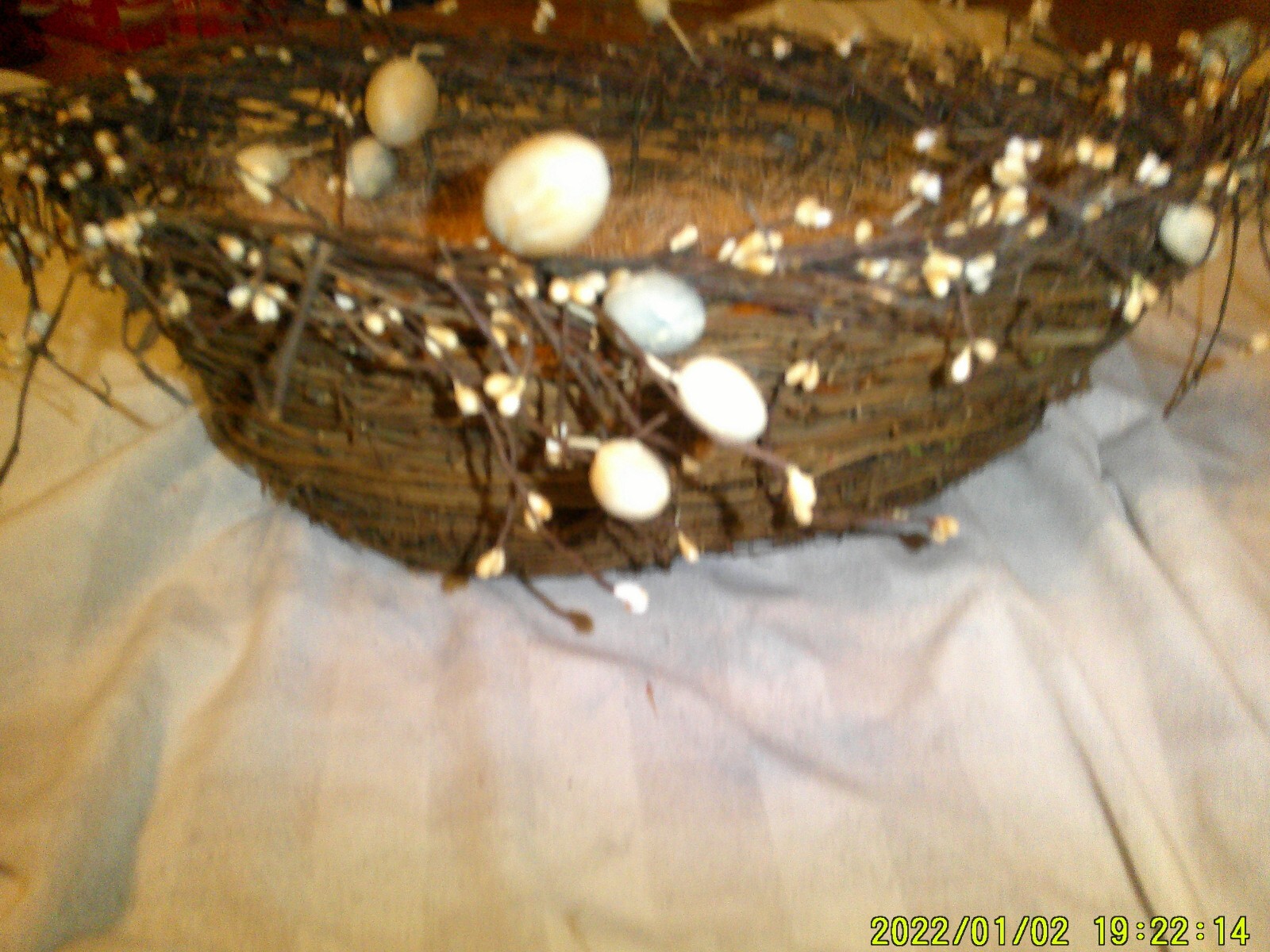 OVAL SHAPE BASKET VINE WEAVE LOOK EGG BERRY TRIM