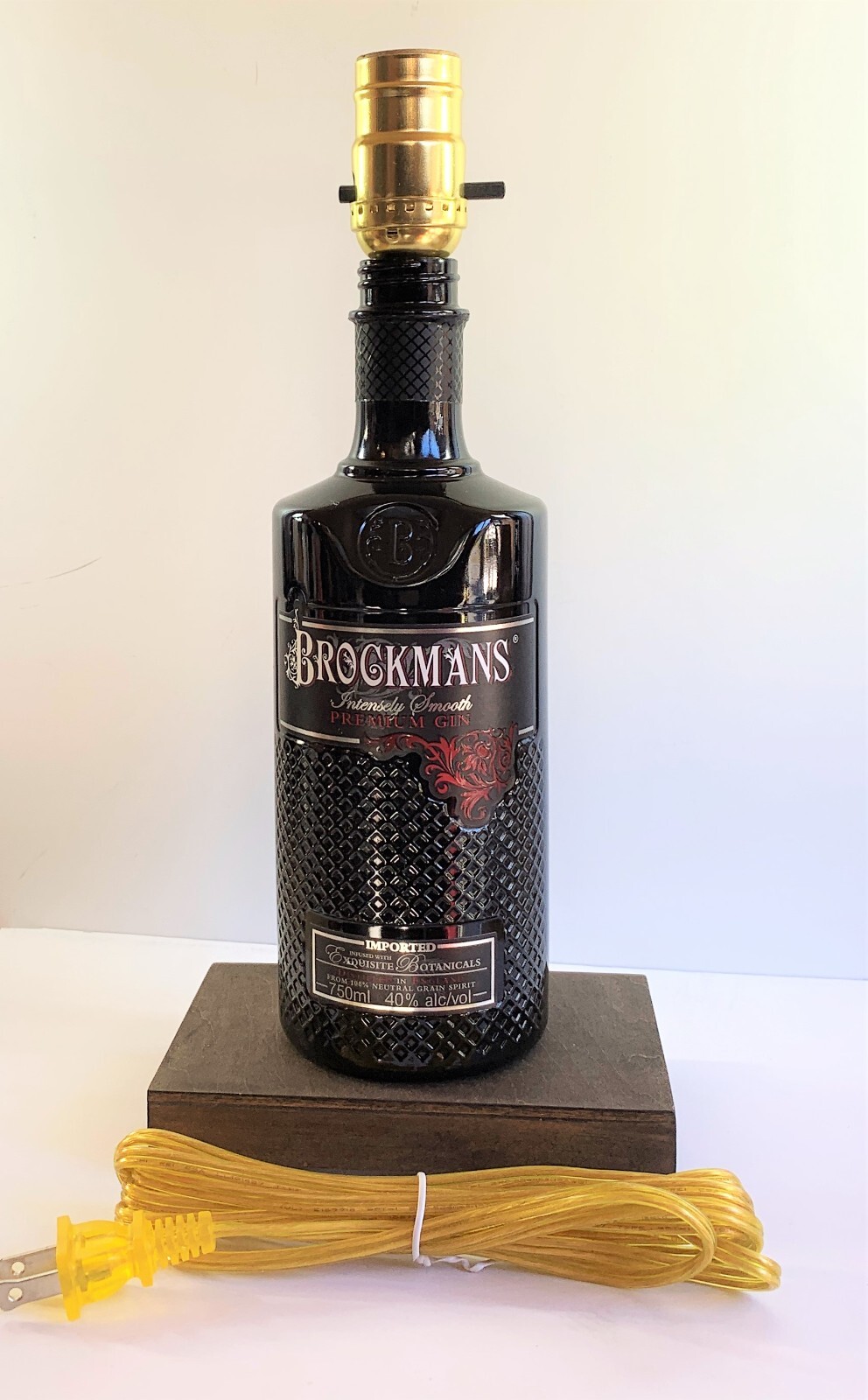 BROCKMANS Gin Liquor Bottle Bar TABLE LAMP Lounge Office Desk Light w/ Wood Base