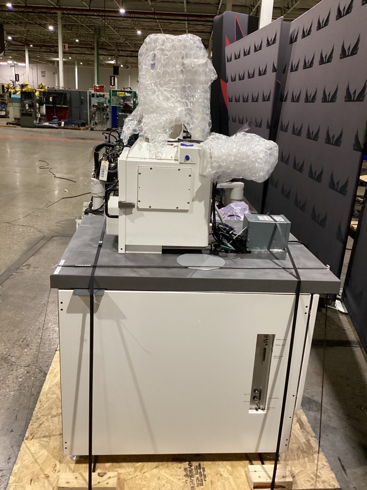 LEO 1455 Scanning Electron Microscope USED
