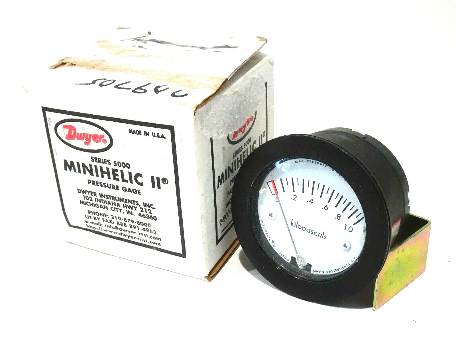 NEW DWYER 2-5000-1KPA MINIHELIC II PRESSURE GAGE 250001KPA