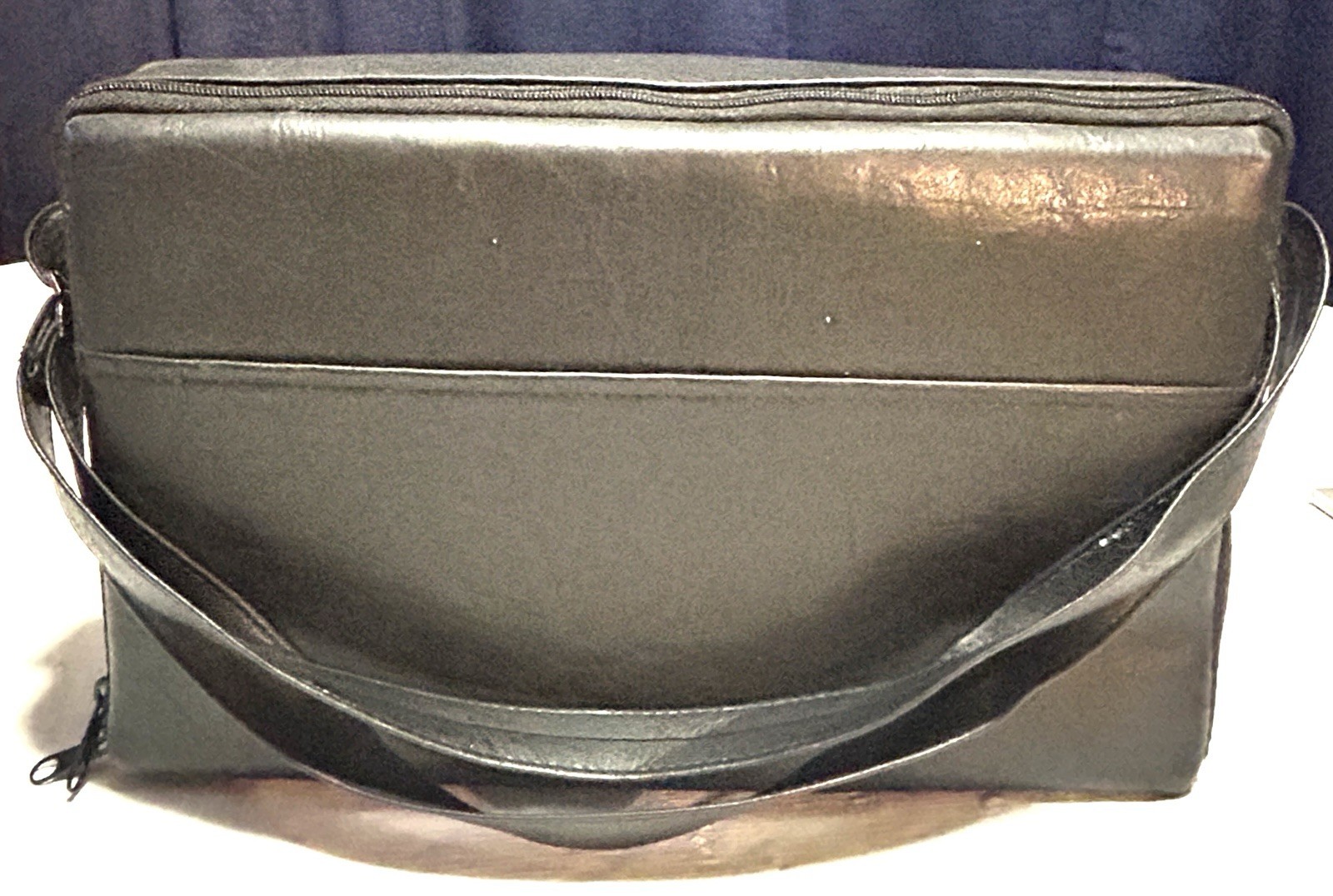 VTG 30 Cassette Tape Holder Faux Leather Soft Case Zipper Black Shoulder Strap