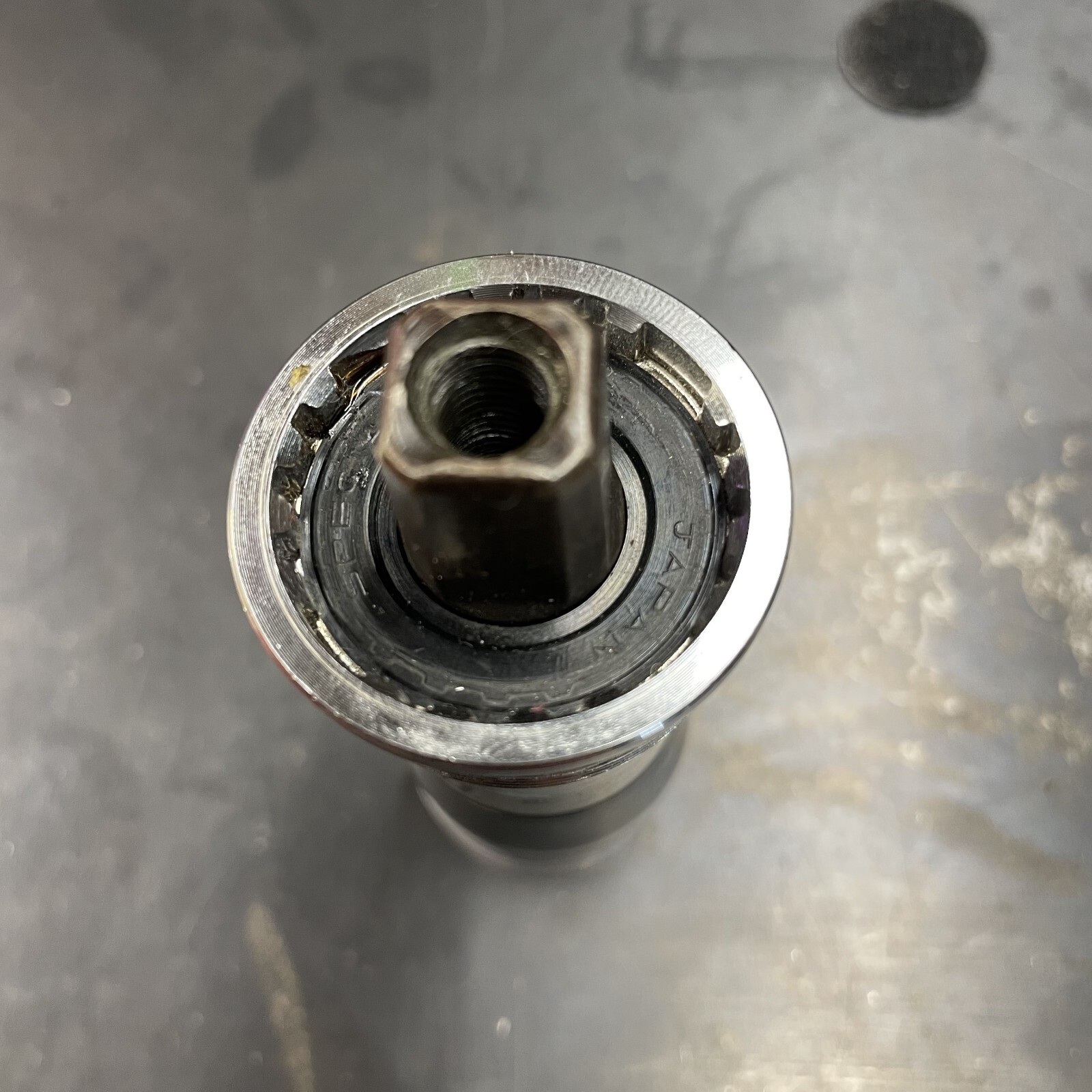 Specialized Sealed Bottom Bracket - 73 x 111 - English - Used