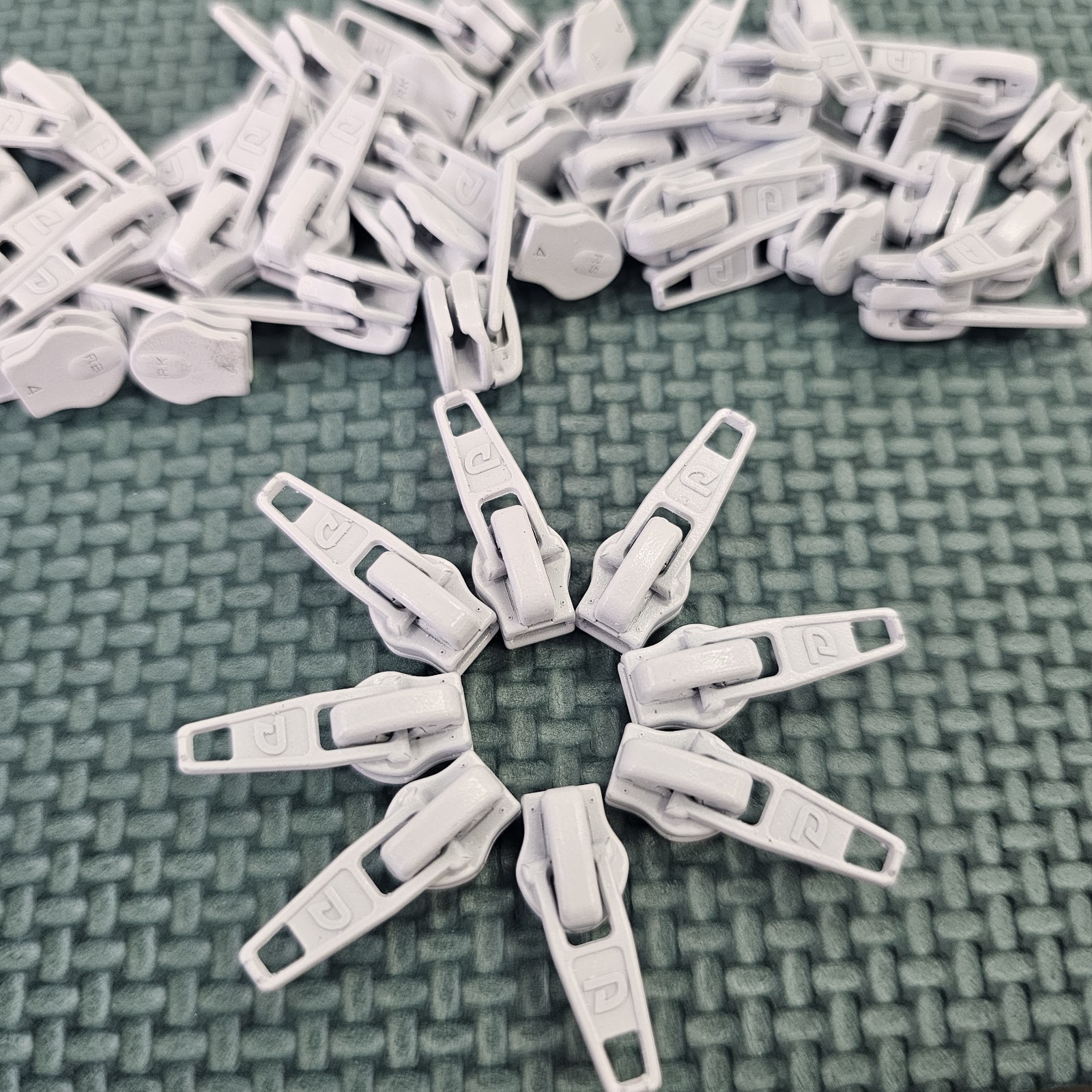 1000 Piece Universal Pinlock Zipper Slider #4 Metal Zipper (Shelf10)