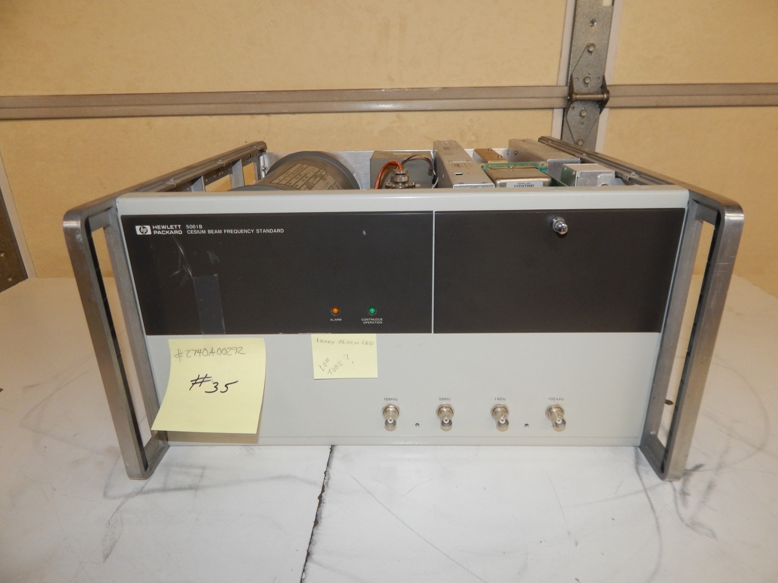 *TC* HEWLETT PACKARD HP 5061B CESIUM BEAM FREQUENCY STANDARD-  TUBE (FQM82)