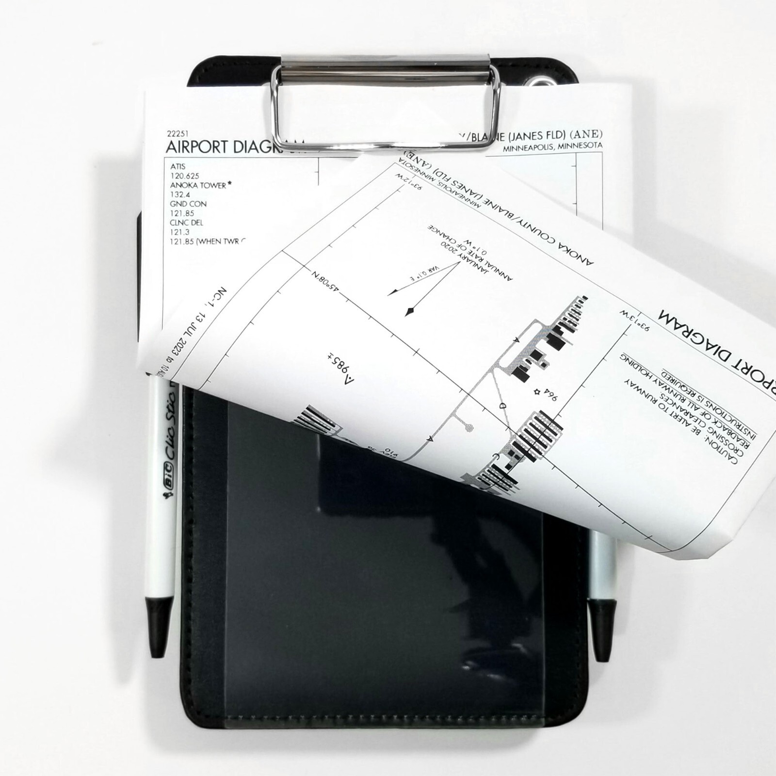 DESIGN 4 PILOTS® Compact Pilot's Kneeboard — Black Eco-Leather w/ Velcro Strap