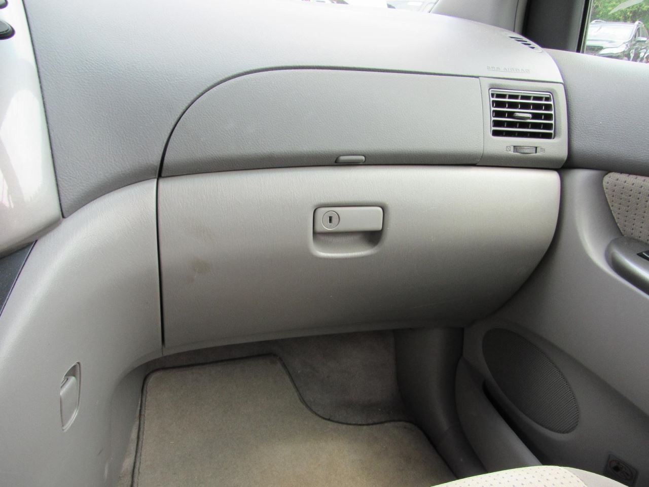 SIENNA    2009 Glove Box 1055342