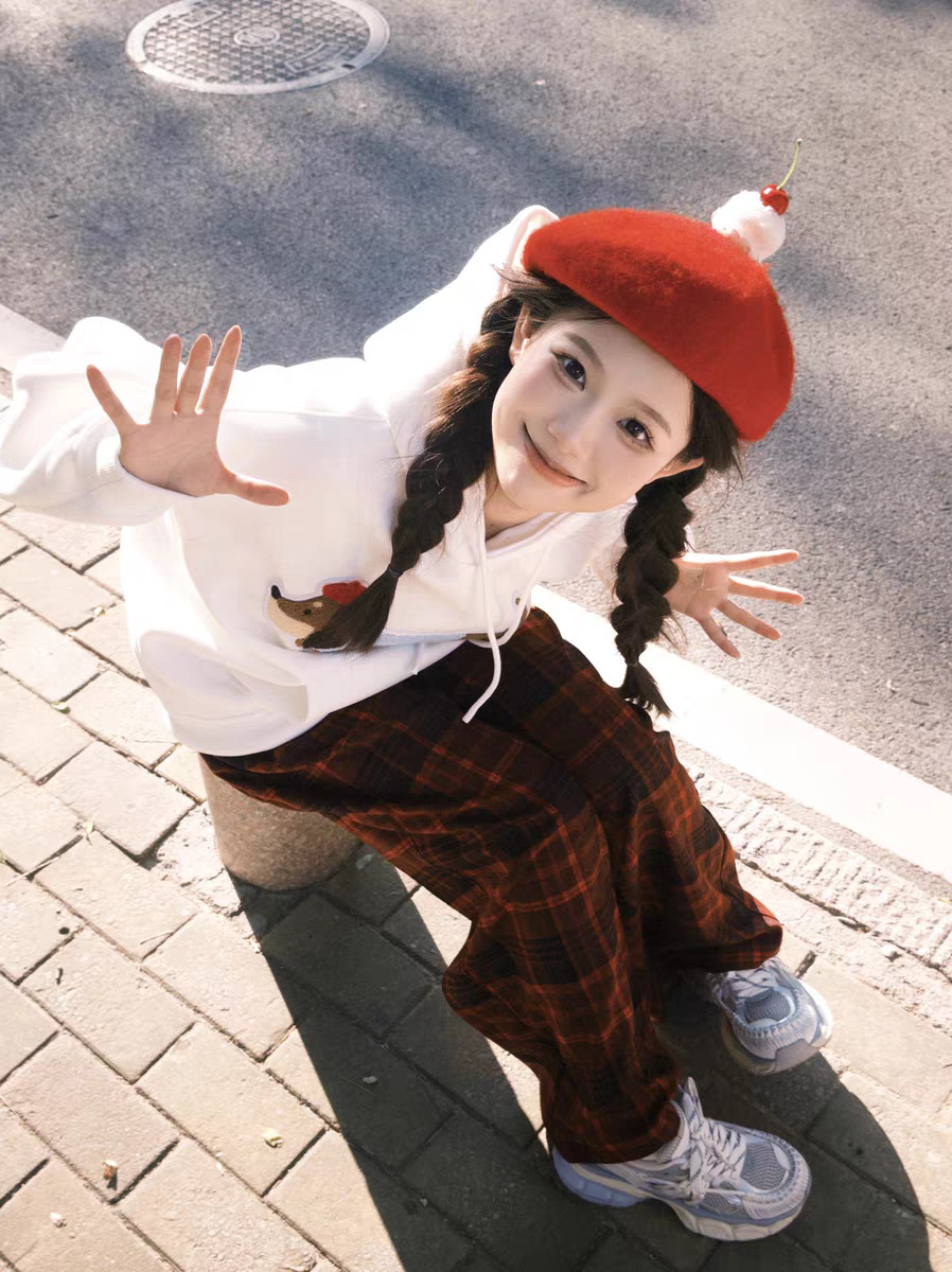 Autumn Winter Women Cream Cherry Cake Beret Lovely Felt Hat Girls Artist Hat