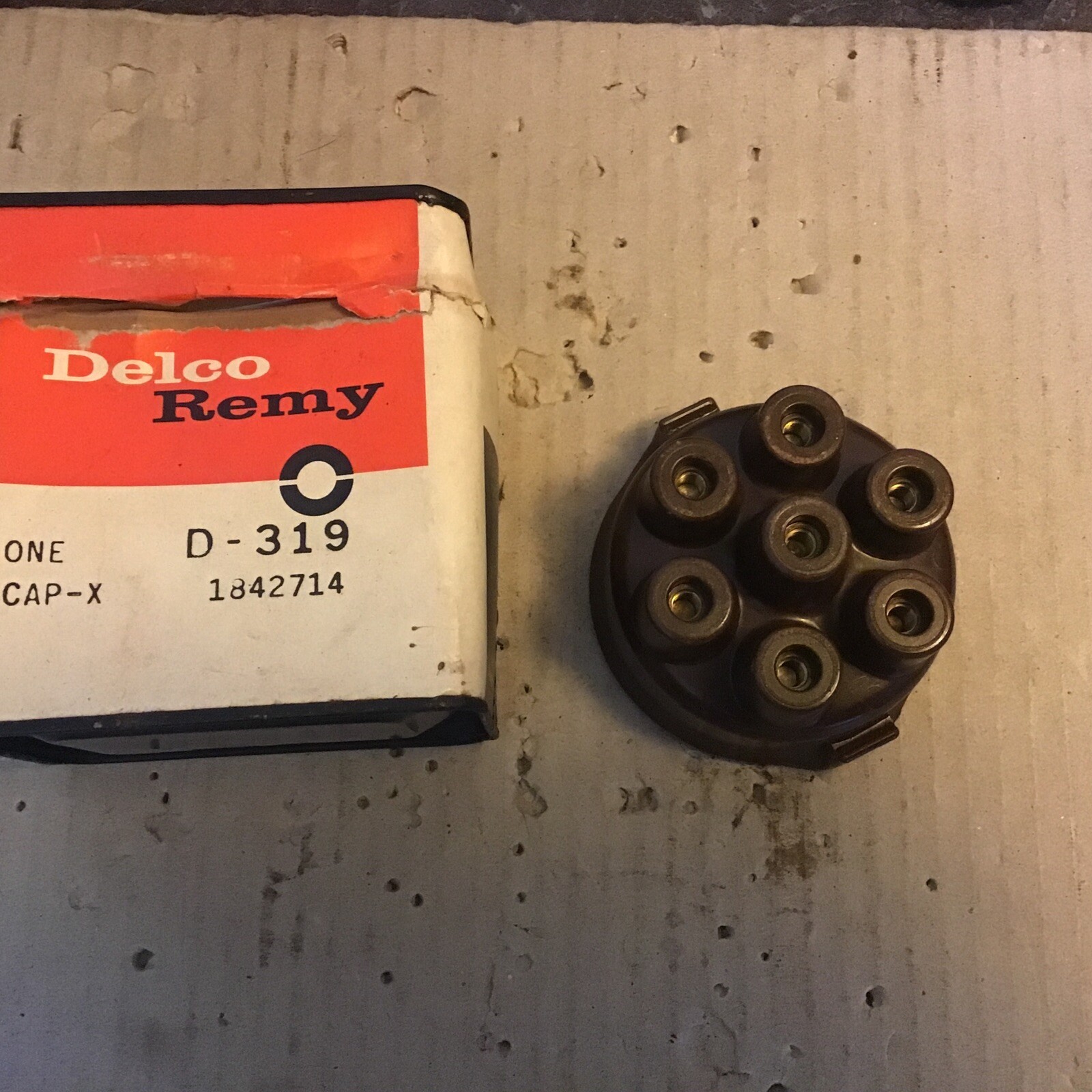 Vintage Distributor Cap For 6 Cyl. Mack,Reo,GMC, Oshkosh Delco NOS