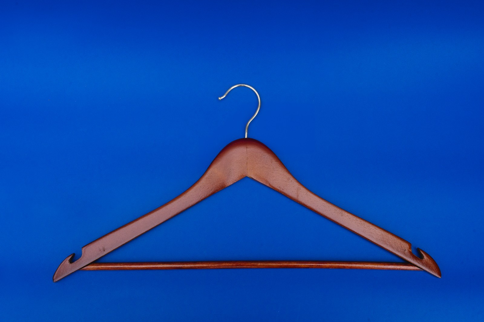 WOOD HANGER 17 IN. TOP HANGER / CASE OF 25