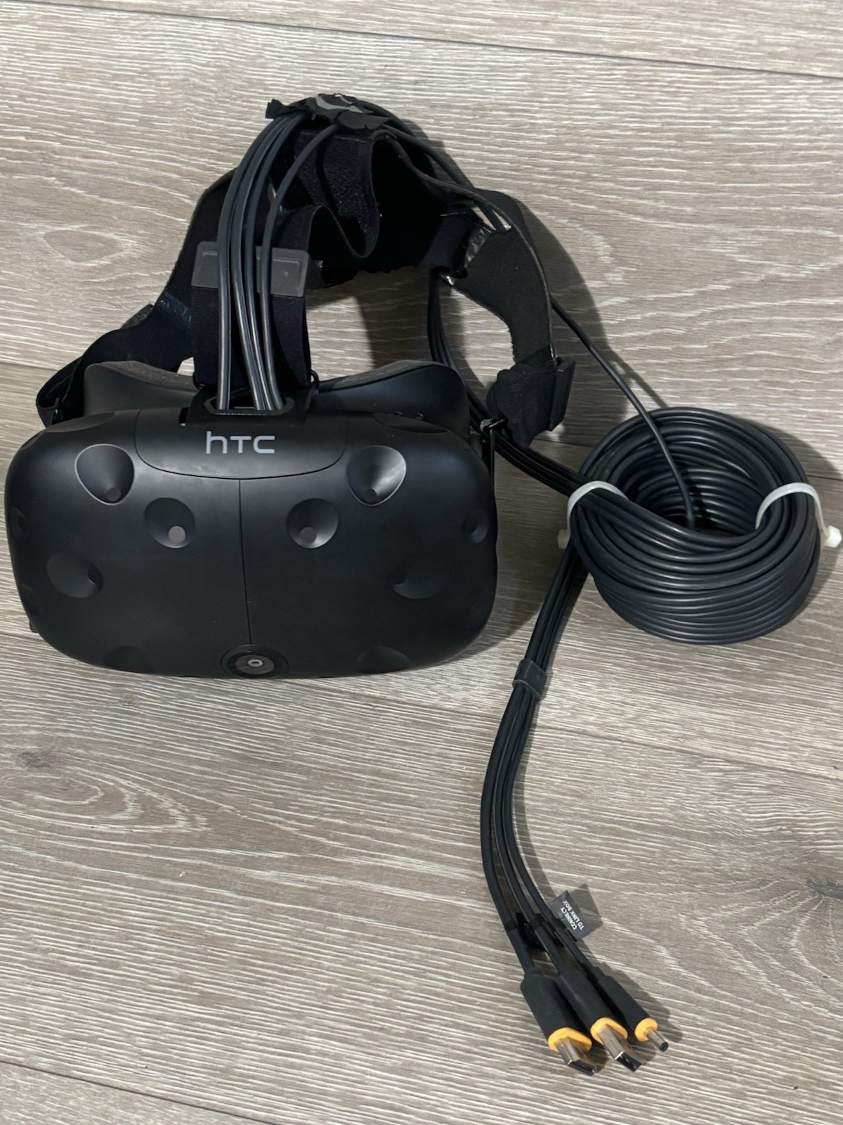HTC Vive VR Full Headset Kit System Virtual Reality TURNS ON BUT UNTESTED AS-IS