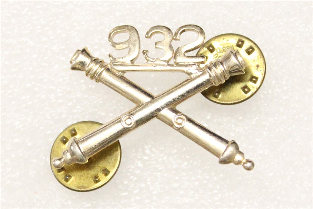 Army Officer's Collar Pin: 932nd Field Artillery Battalion - c/b, nhm, silver