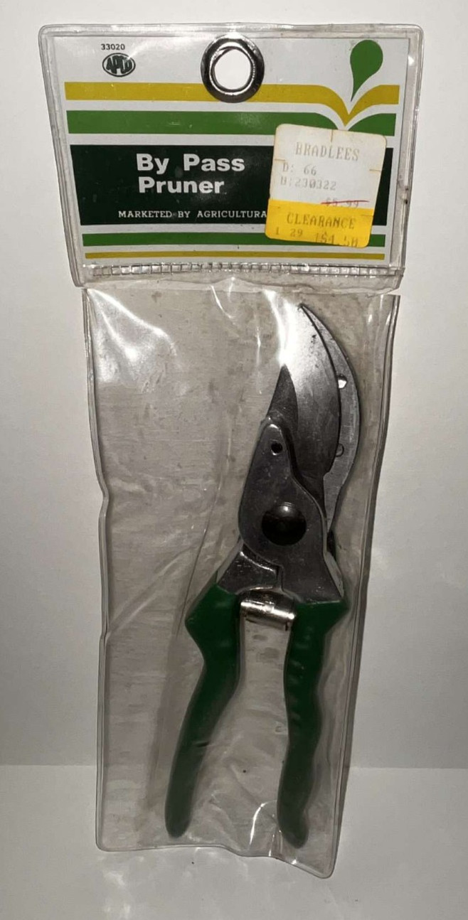 APCO By Pass Pruner Agricultural Products Co. #33020 Vintage Garden NOS!
