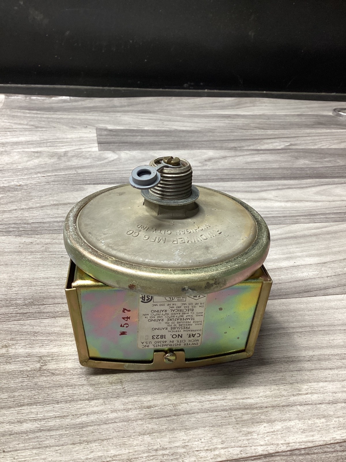 Dwyer  1823-80 Pressure Switch #122C148PR4