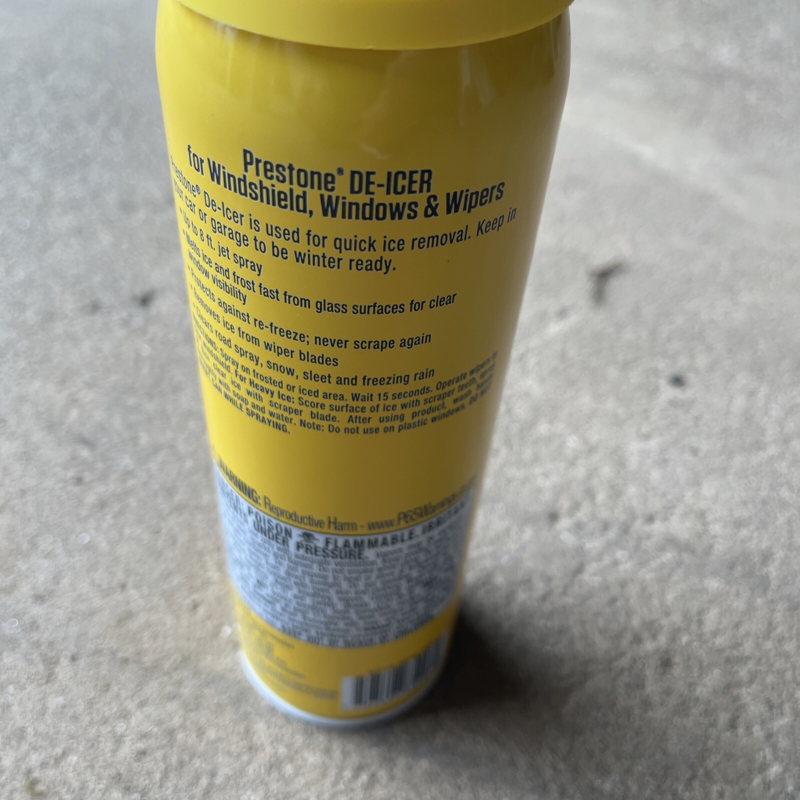 Prestone Windshield De-Icer 17 oz Spray w/ Built In Scraper Large Size AS-244