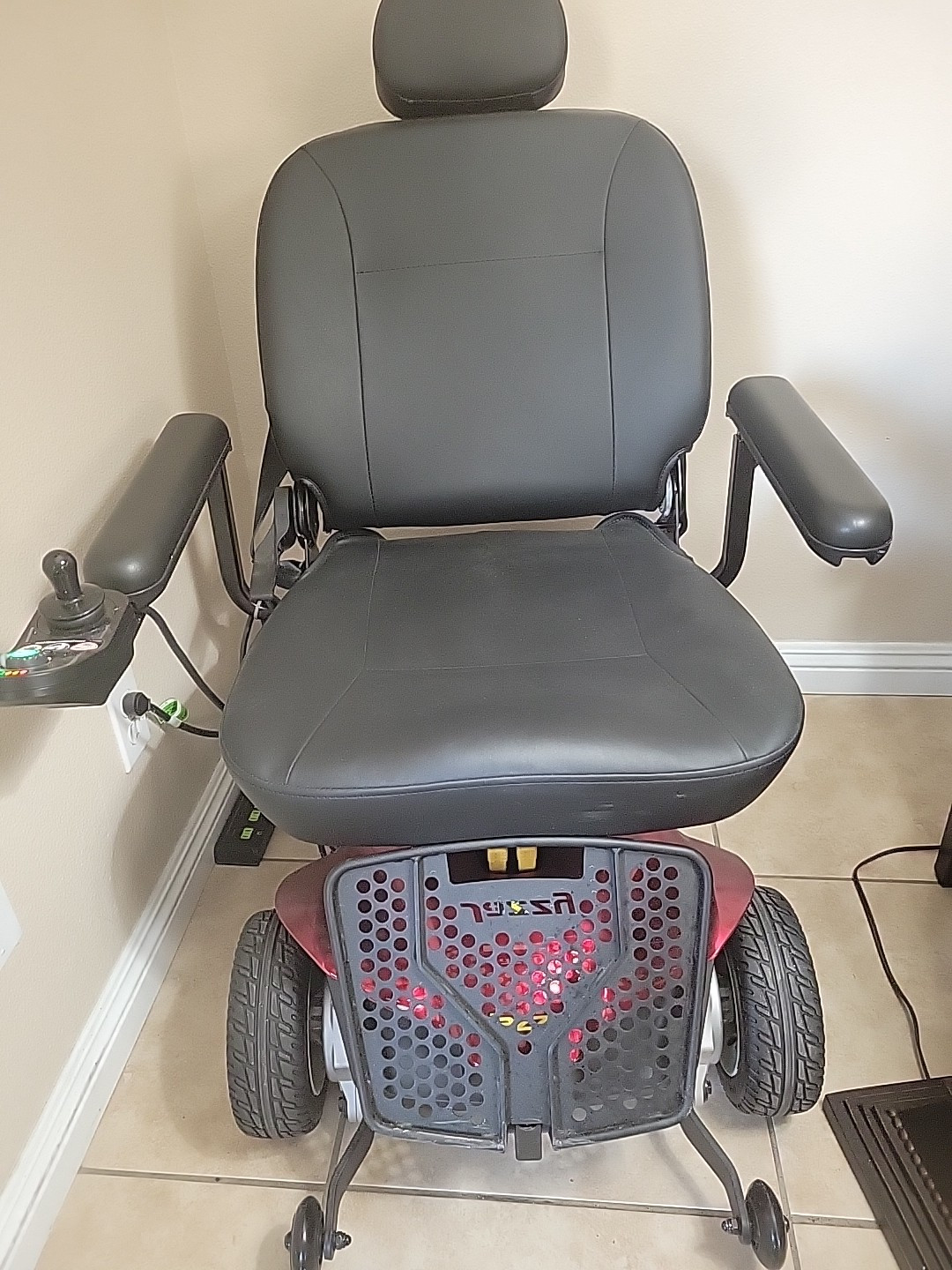 Electric Wheelchair Jazzy Elite ES Power Chair - NEW BATTERIES  Pick Up Only