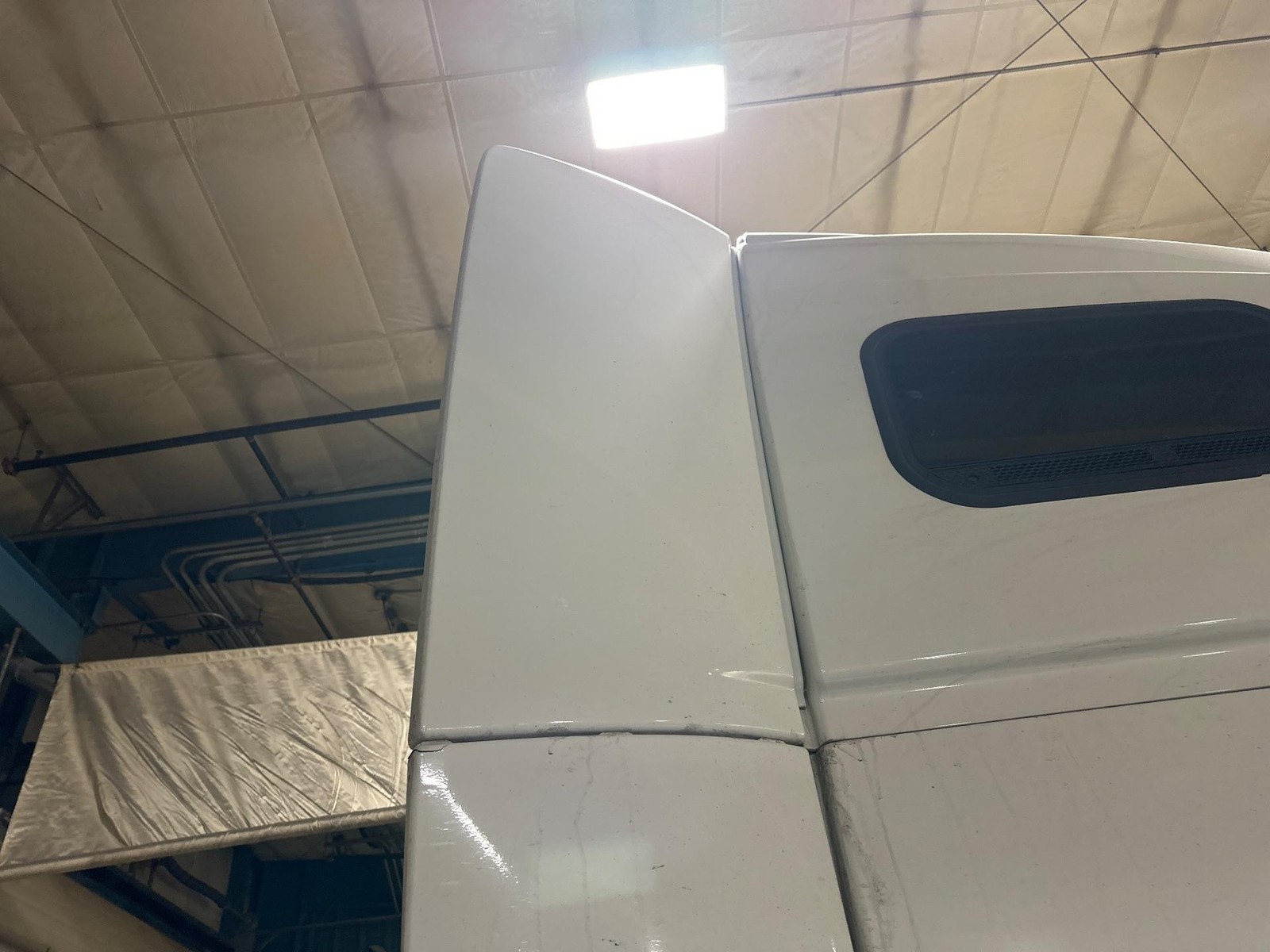 1998-2018 Volvo VNL WHITE UPPER Side Fairing/Cab Extender - Used