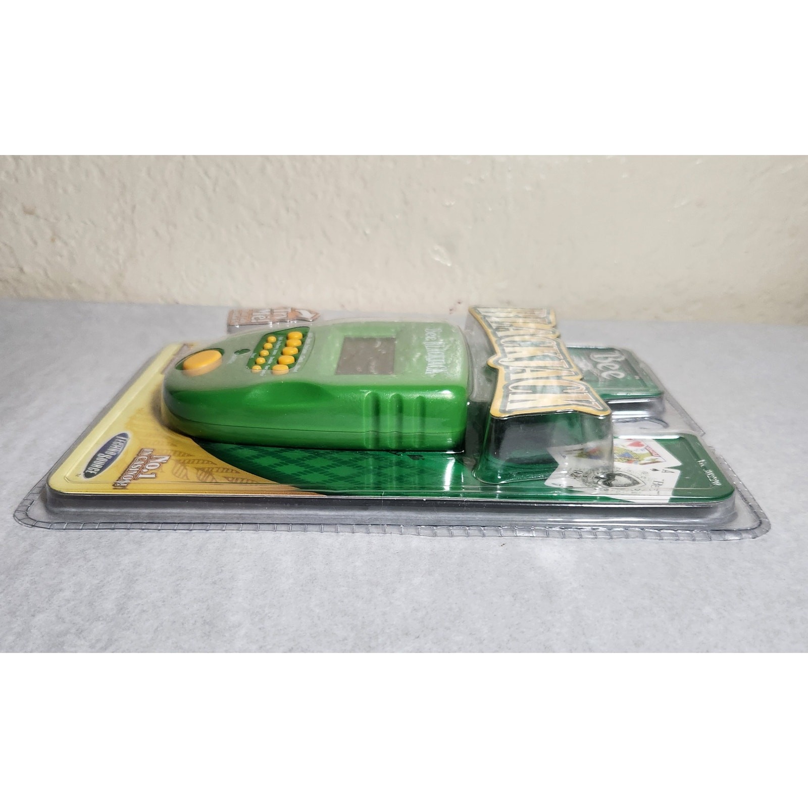 Bee Techno Source Blackjack No. 30220 Handheld Electronic Game Brand New 2003
