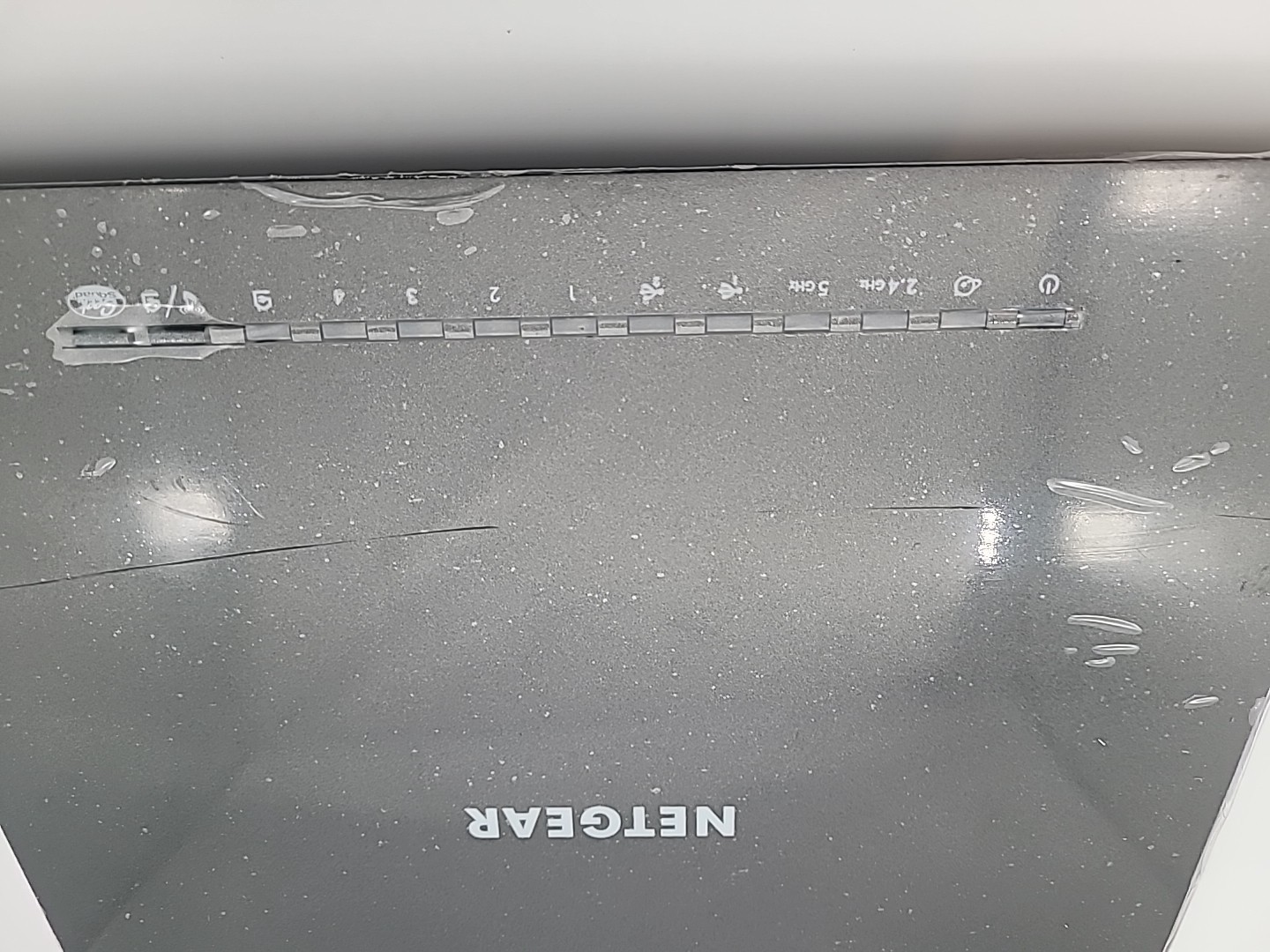 NETGEAR R7300 DST Router with plug-in WiFi Extender - AC1900