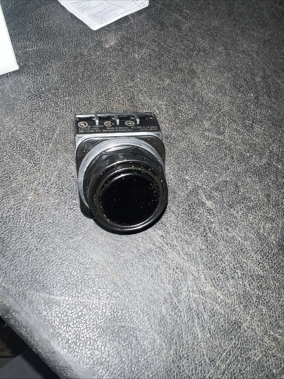 SIEMENS 52PX8A1A Non-Illuminated Push Button,30mm,Epoxy