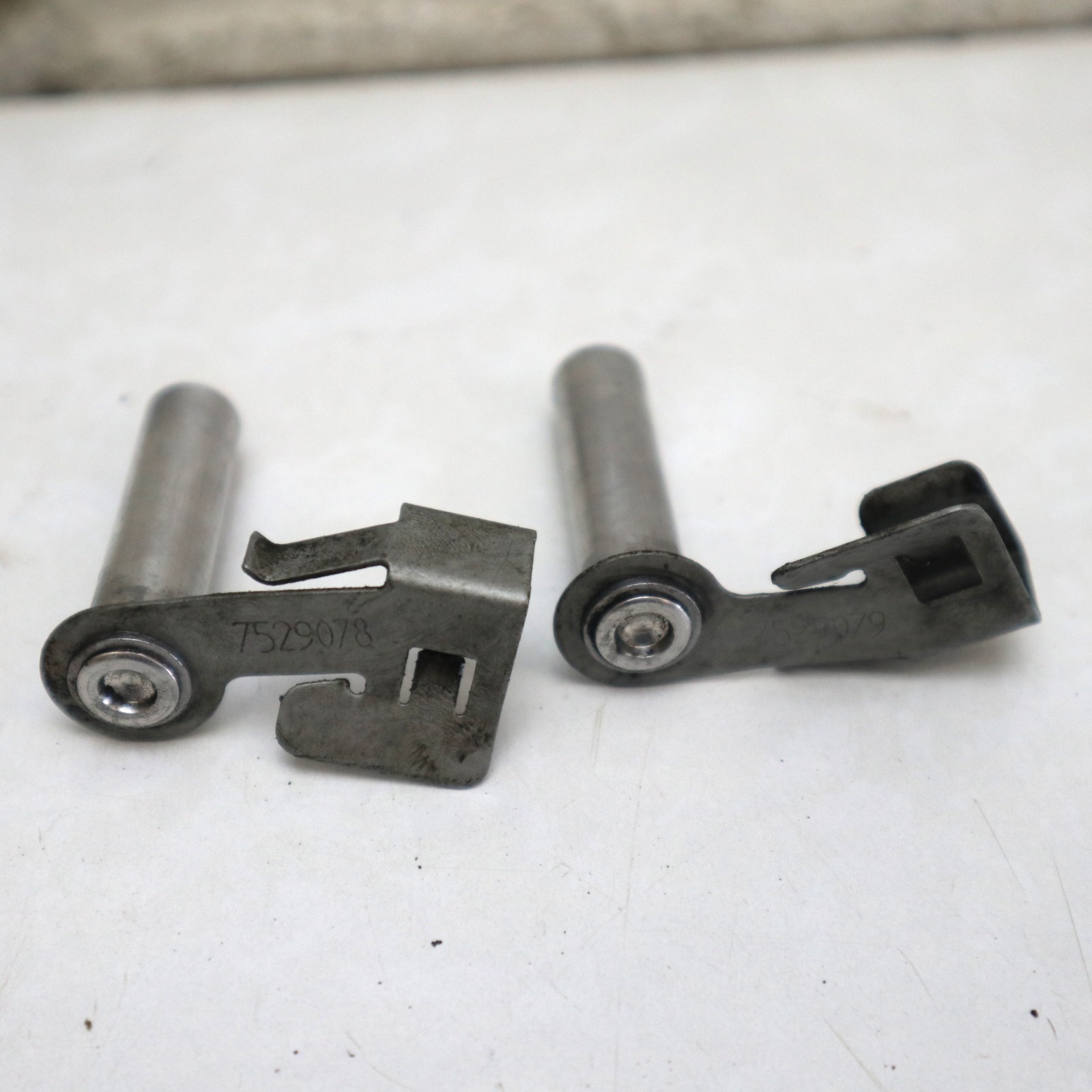 BMW Gear Shift Selector Linkage Pin Bolt Dowels Right & Left 7529078 7529079