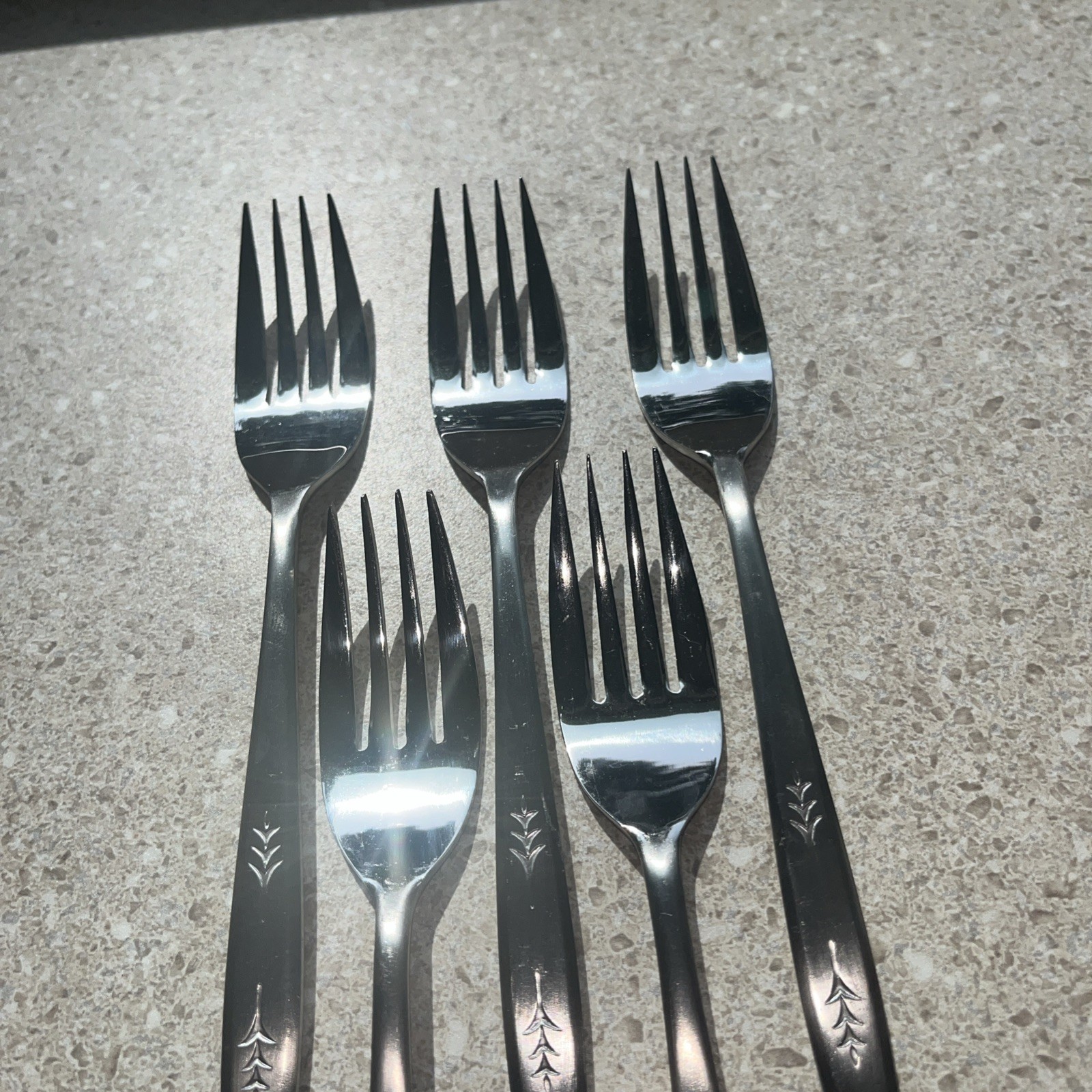 H553B~ EKCO ETERNA STAINLESS FLATWARE JAPAN EKS21 Leaf Sprig Cut Design 5 Forks