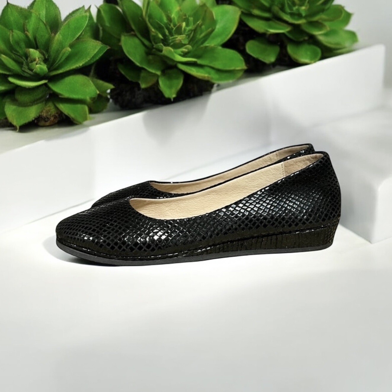 🌻NEW French Sole NY Black LeatheSnake Print Zeppa Slip-on Short Wedges Size 6.