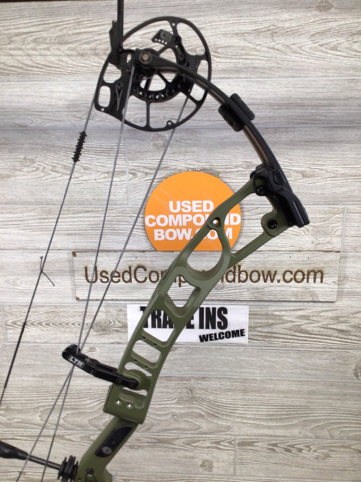 Elite HNTR33 OD green RH Bow 60-70#