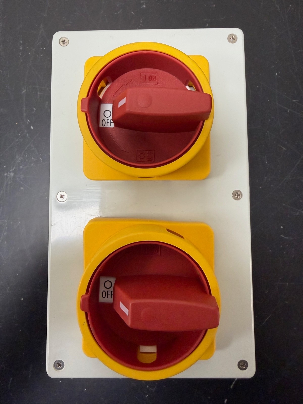 SALZER M220-61191-033M4 Enclosed Dual Rotary Cam Switch Nema 4