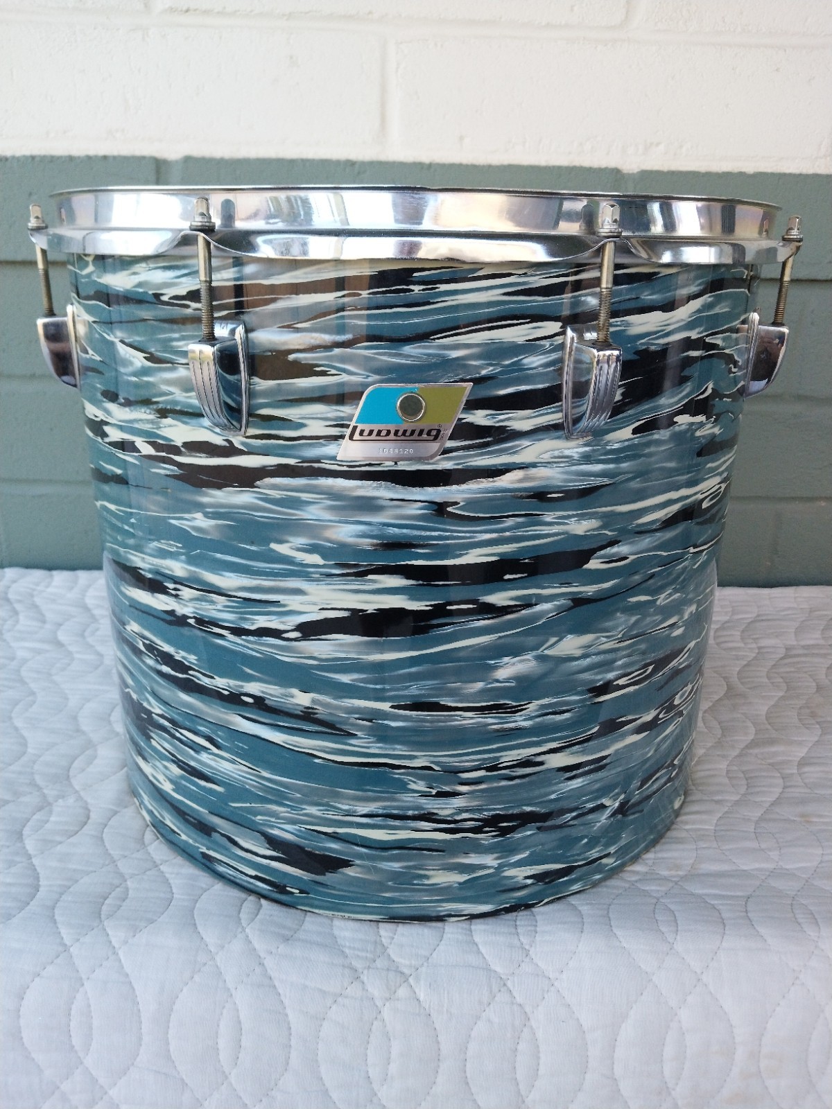 MID 70'S LUDWIG 3-PLY BOWLING BALL  OYSTER BLUE PEARL 16 X 14 CONCERT TOM