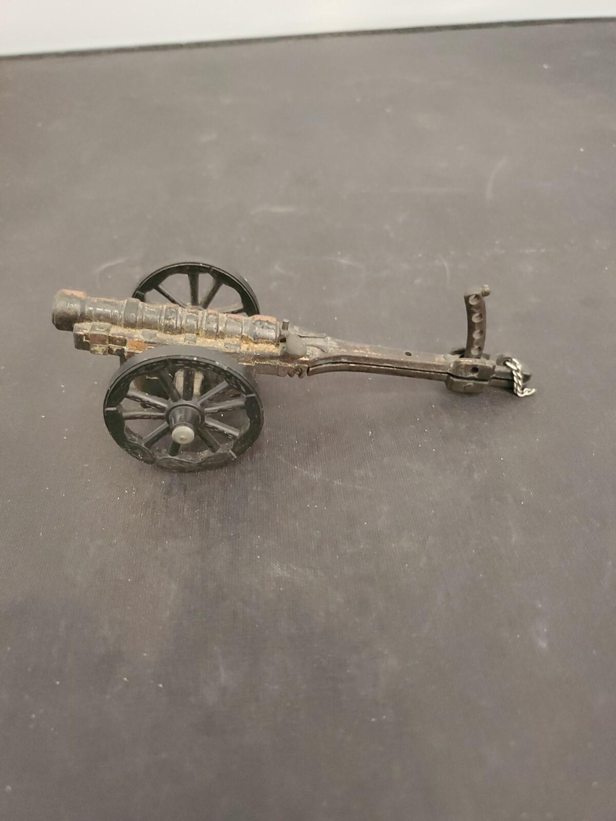 VINTAGE PLAY ME PENCIL SHARPENER WAGON CANNON MADE IN SPAIN EXCELLENT CONDITION