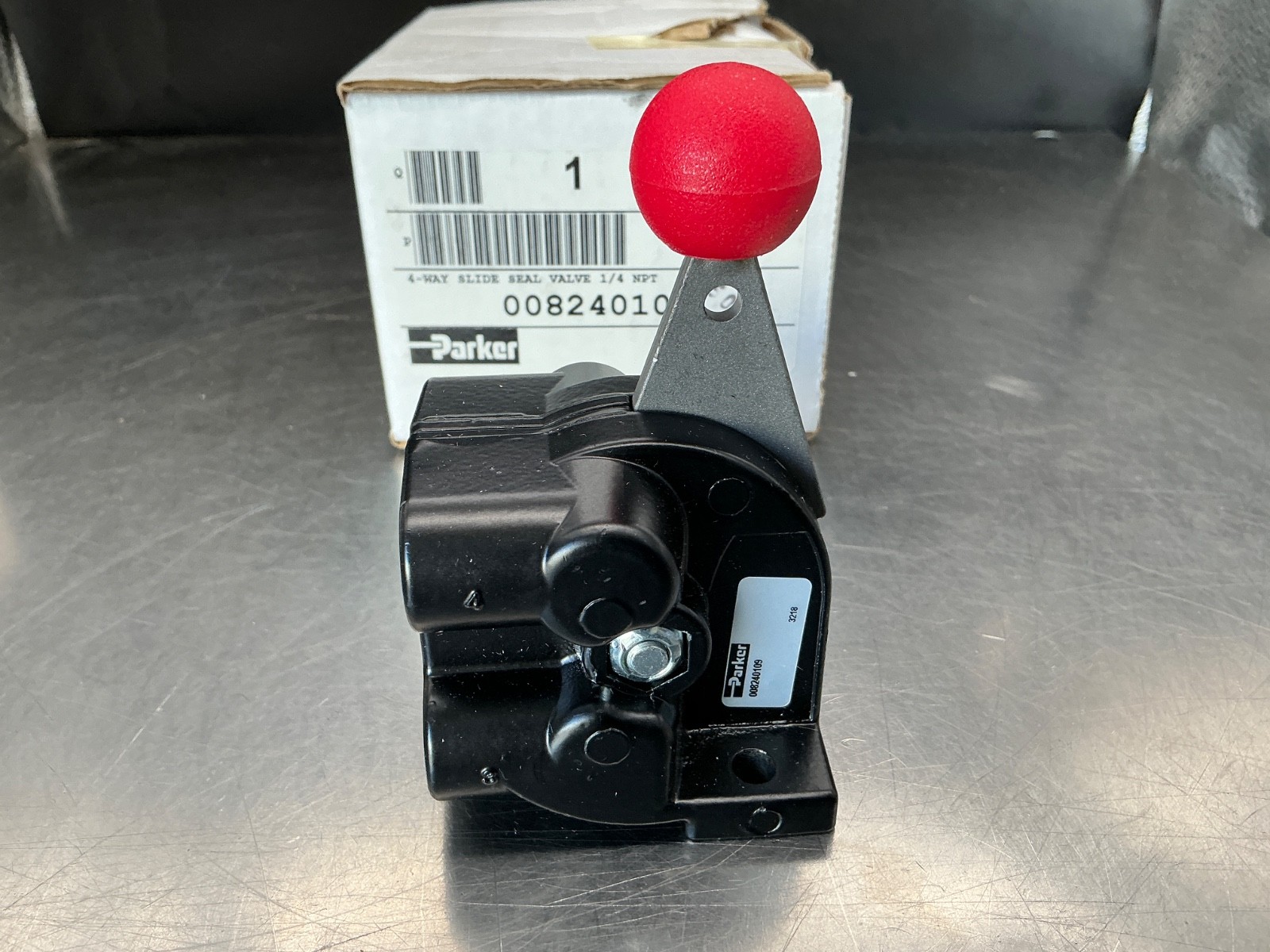 Parker 008240109 4-way Slide Seal Valve 1/4" NPT