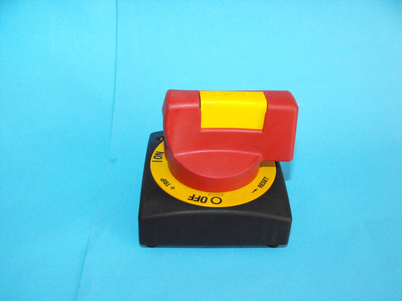 Eaton MOELLER NZM1-XTVDVR.ACTUATOR WITH LOCKING RED/YELLOW.NEW