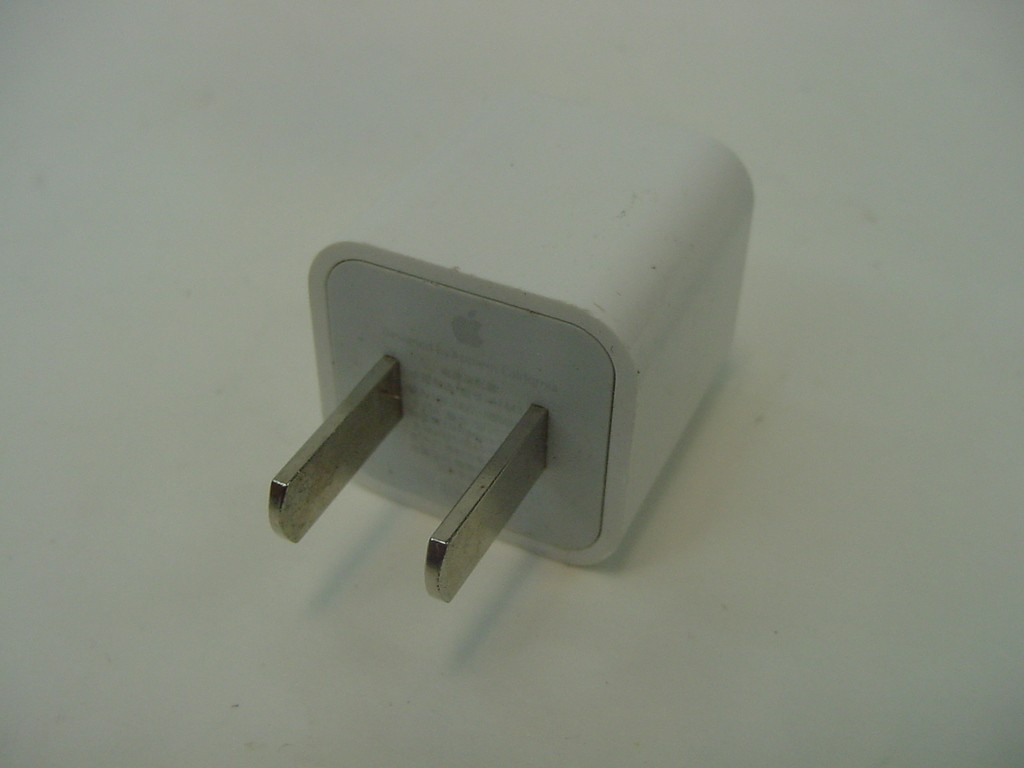 GENUINE APPLE WALL PLUG A1443