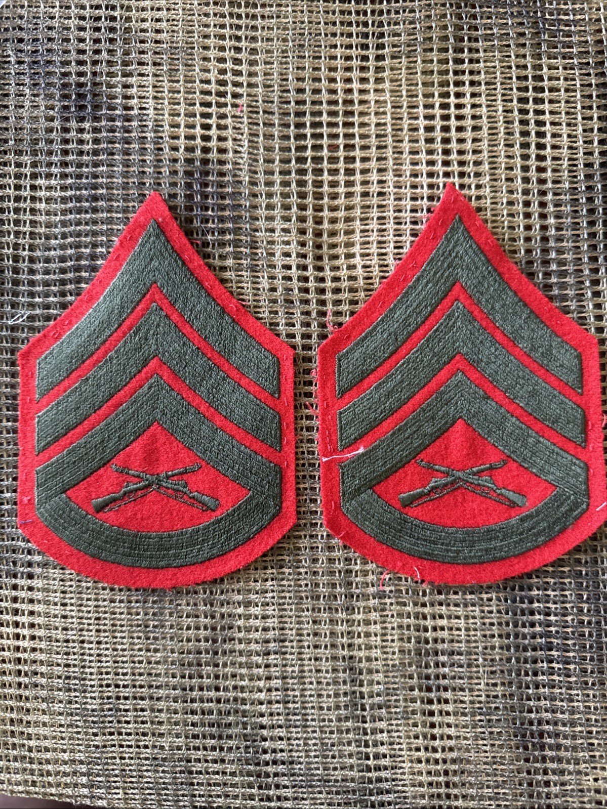 USMC STAFF SERGEANT CHEVRONS -GREEN ON RED FELT Used Sewn Pair!