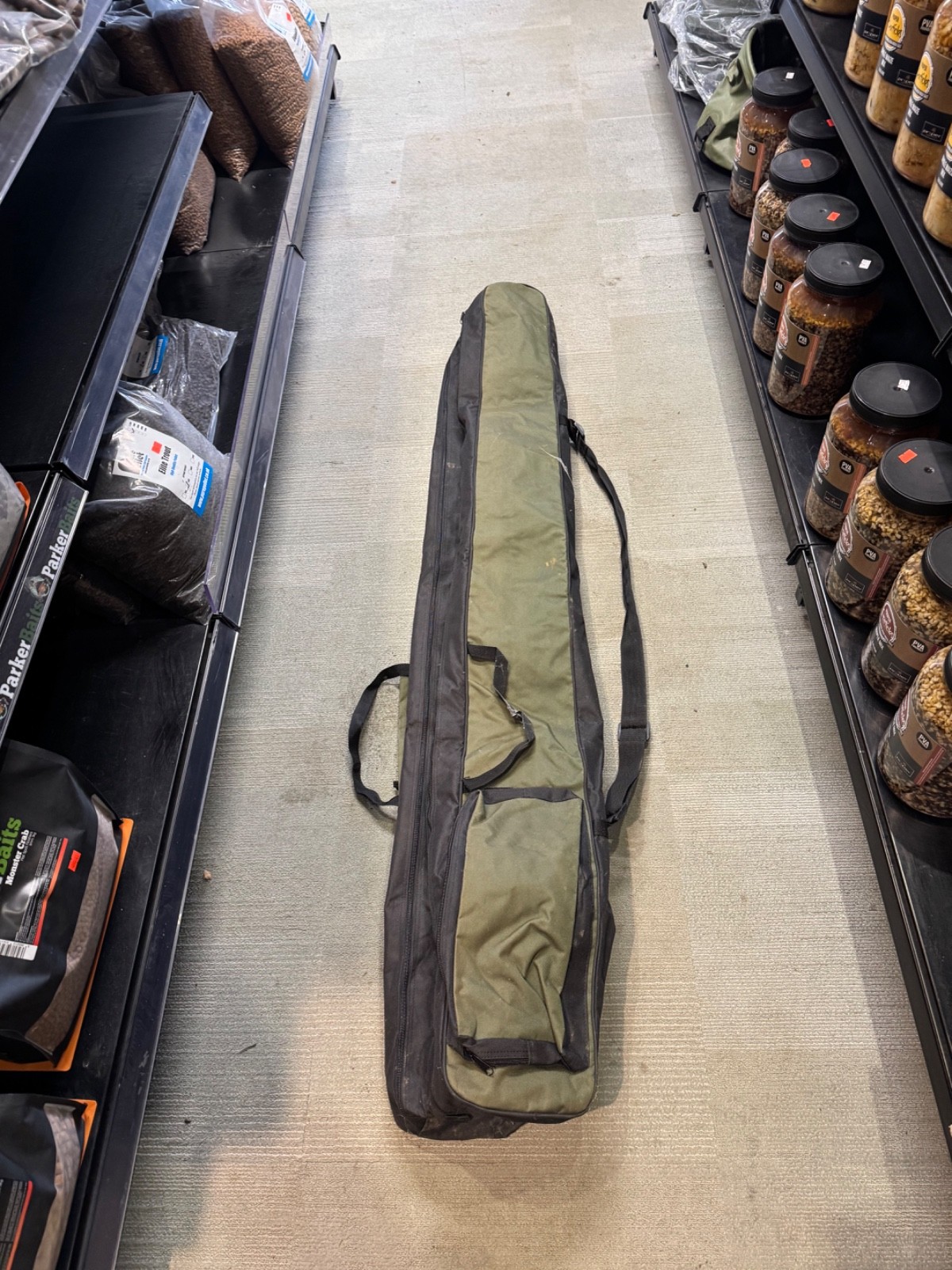 CARP COARSE FISHING TACKLE - BLACK & GREEN DOUBLE POCKET ROD SLEEVE, BAG HOLDALL