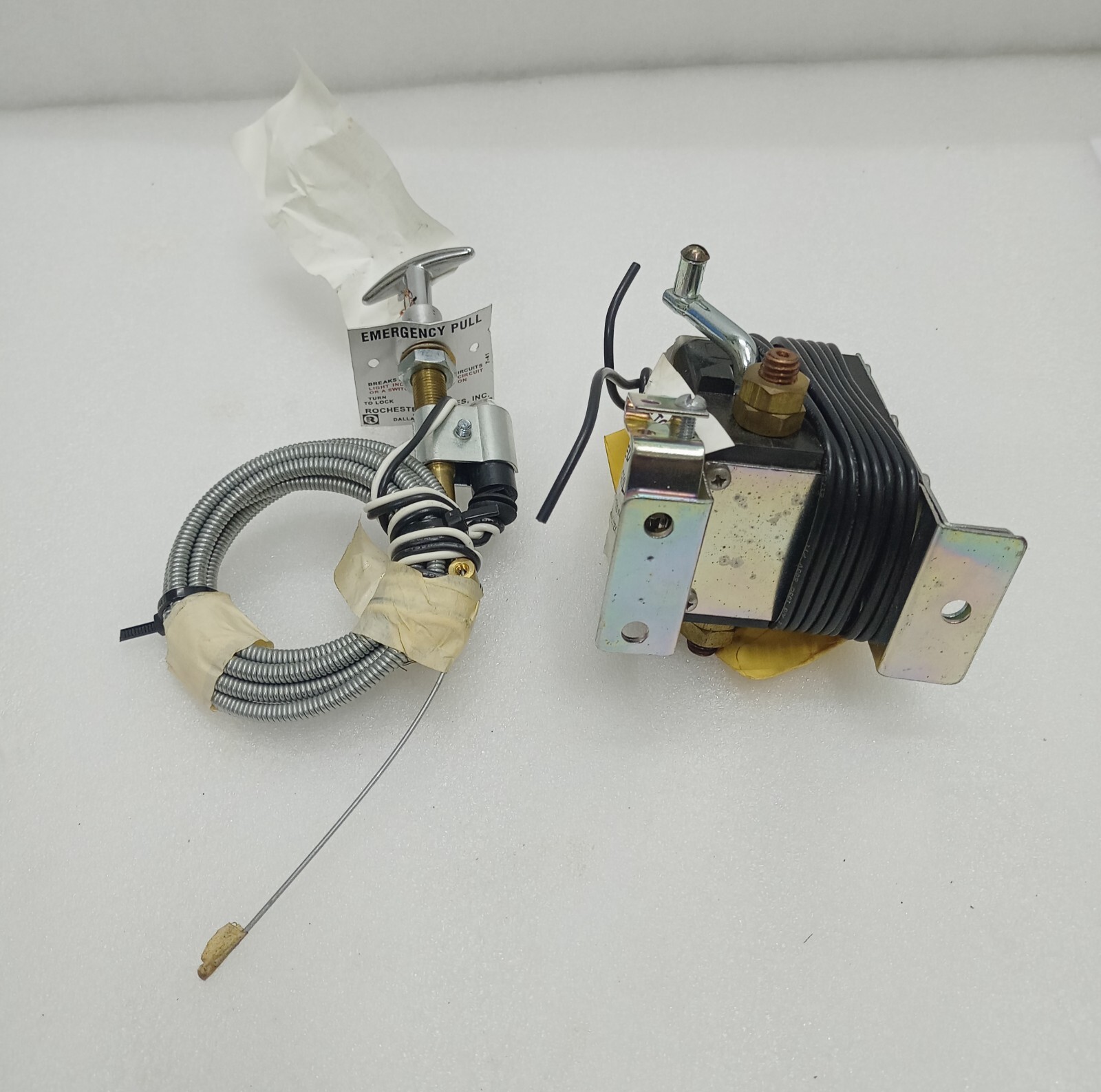 Rochester Gauges 2835 MAK-SAF Switch / Pull Cable / Caterpillar 9130404400