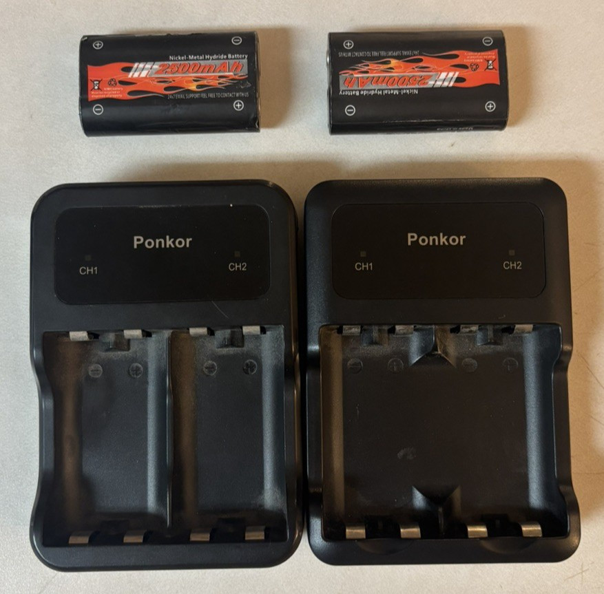 2x Batteries with 2x Charging Docks for Xbox One & S/X Controllers - FOR PARTS