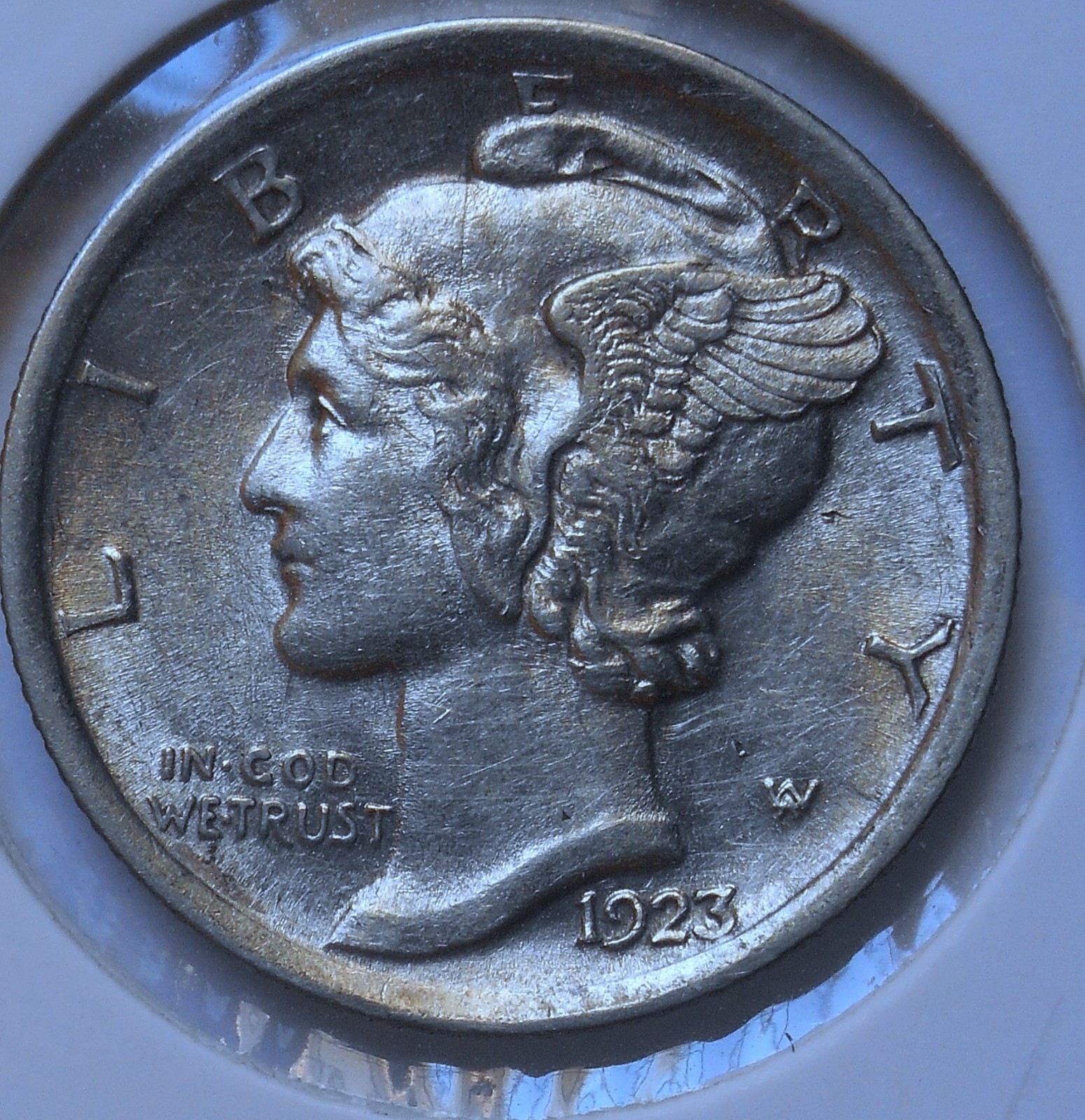 1923. Mercury Dime . Choice AU .