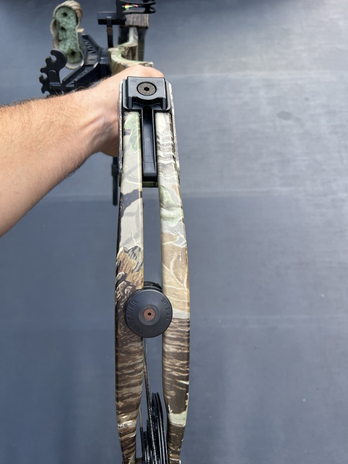 BUCKMASTERS BTR Pro Compound Bow Package Right Hand/Limb Saver/V Flight High Tek