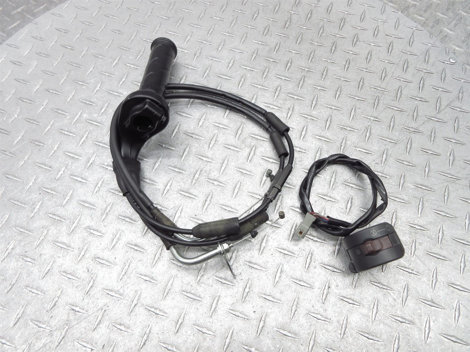 2015 15-18 Ducati Diavel Right Switch Throttle Control Cable Handlebar Grip