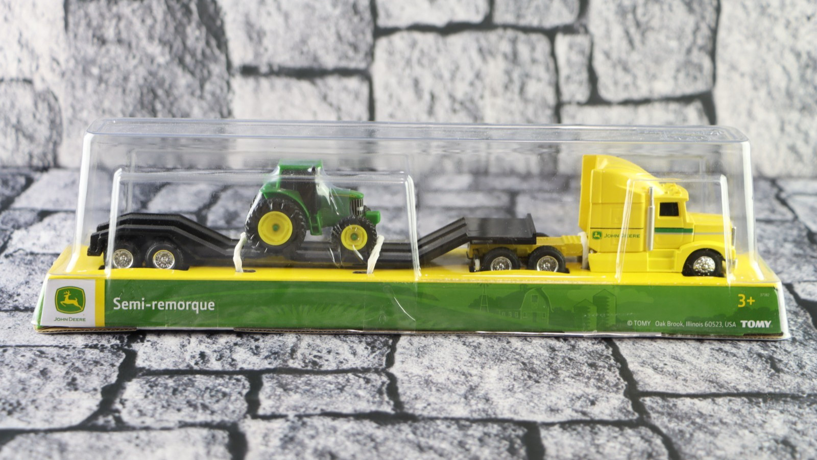TOMY John Deere Semi Hauler Truck Tractor Yellow Diecast 1:64 Scale SEALED