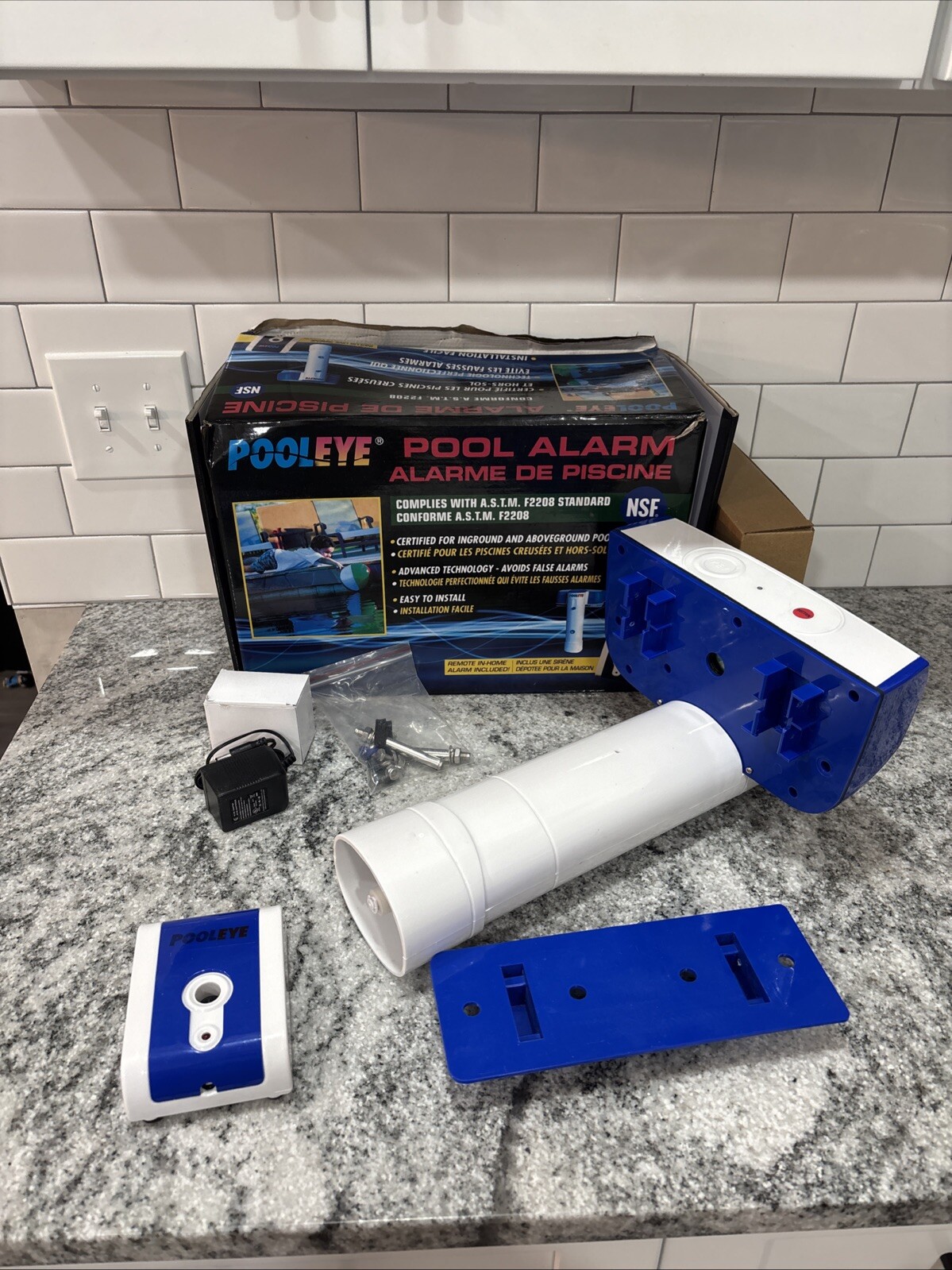 SmartPool PoolEye Swimming Pool Alarm W/ Remote PE23 COMPLETE NEVER USED