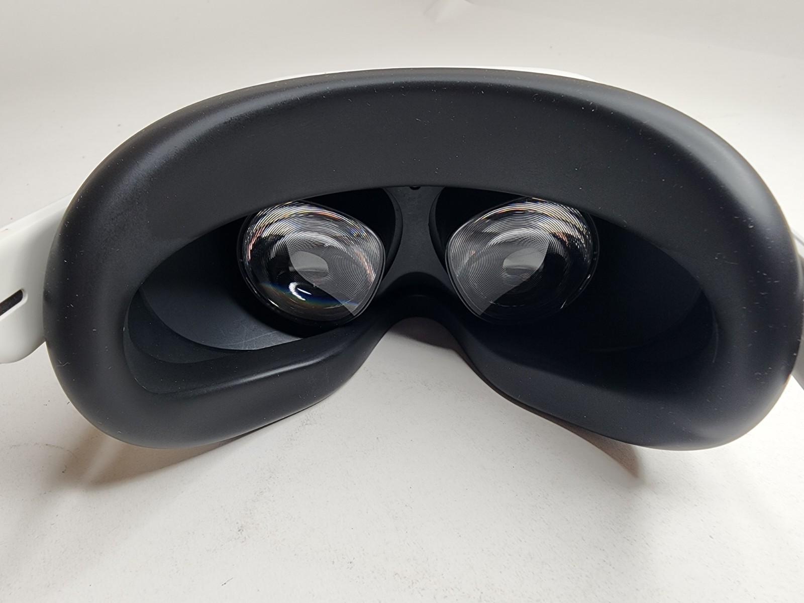 Meta Oculus Quest 2 128gb Standalone VR Headset Only *Dead Pixel*