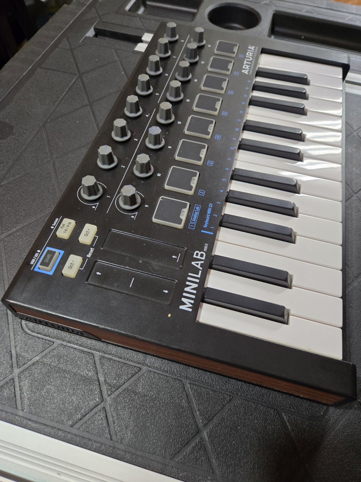 Arturia MiniLab MKII 25-Key Midi Controller Keyboard Brown Side Panel