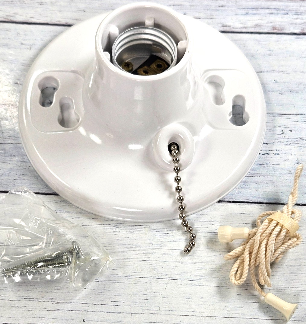 NEW Leviton R50-8827-CW4 Standard Pull Chain Plastic Lampholder, White