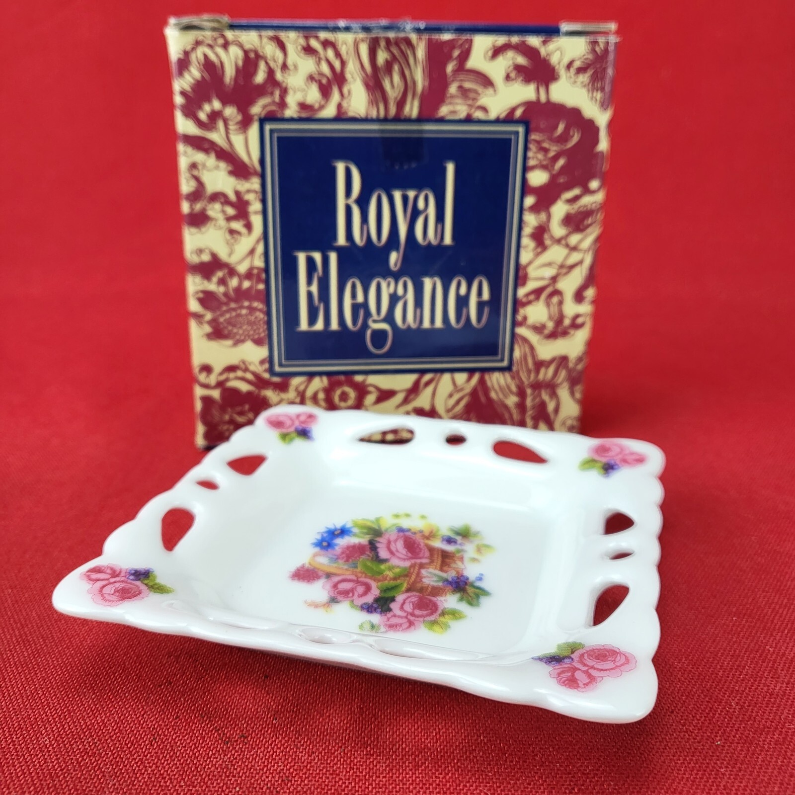 GENUINE PORCELAIN ROYAL ELEGANCE ACCENT TRINKET ASHTRAY DISH 4" NIB