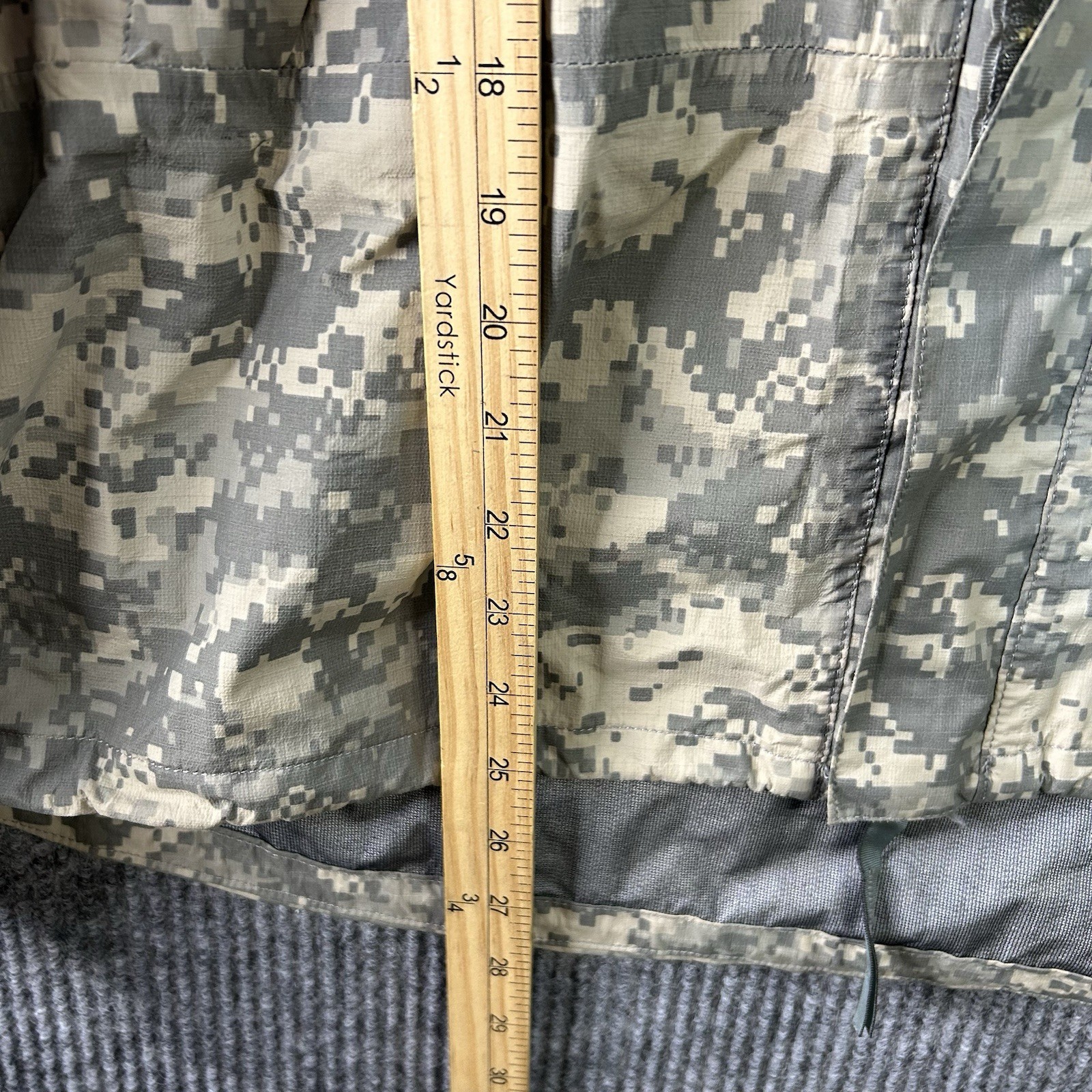 Military Jacket Medium Extreme Cold Wet Weather Gen III Layer 6 Universal Camo