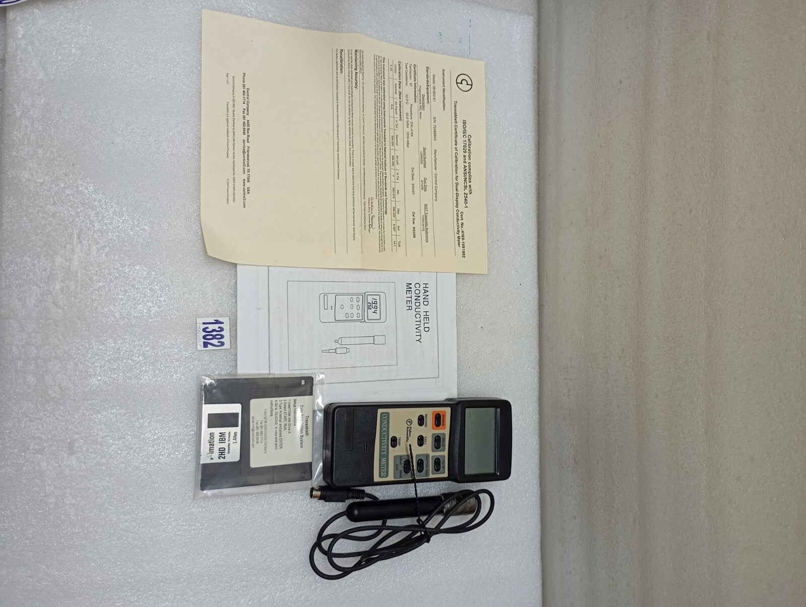 TRACEABLE CONDUCTIVITY METER